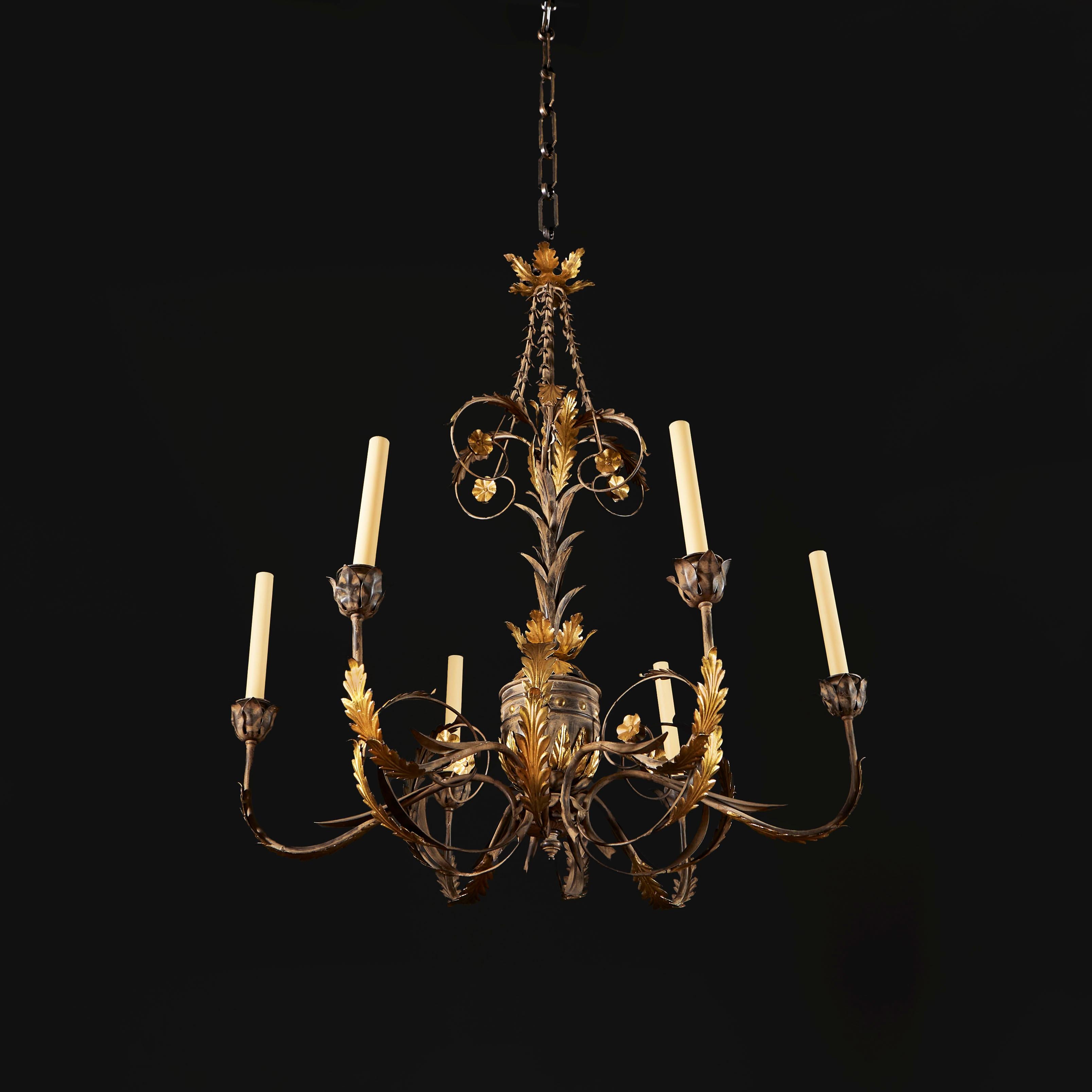 A North Italian Painted Tole and Gilt Chandelier  In Good Condition In London, GB