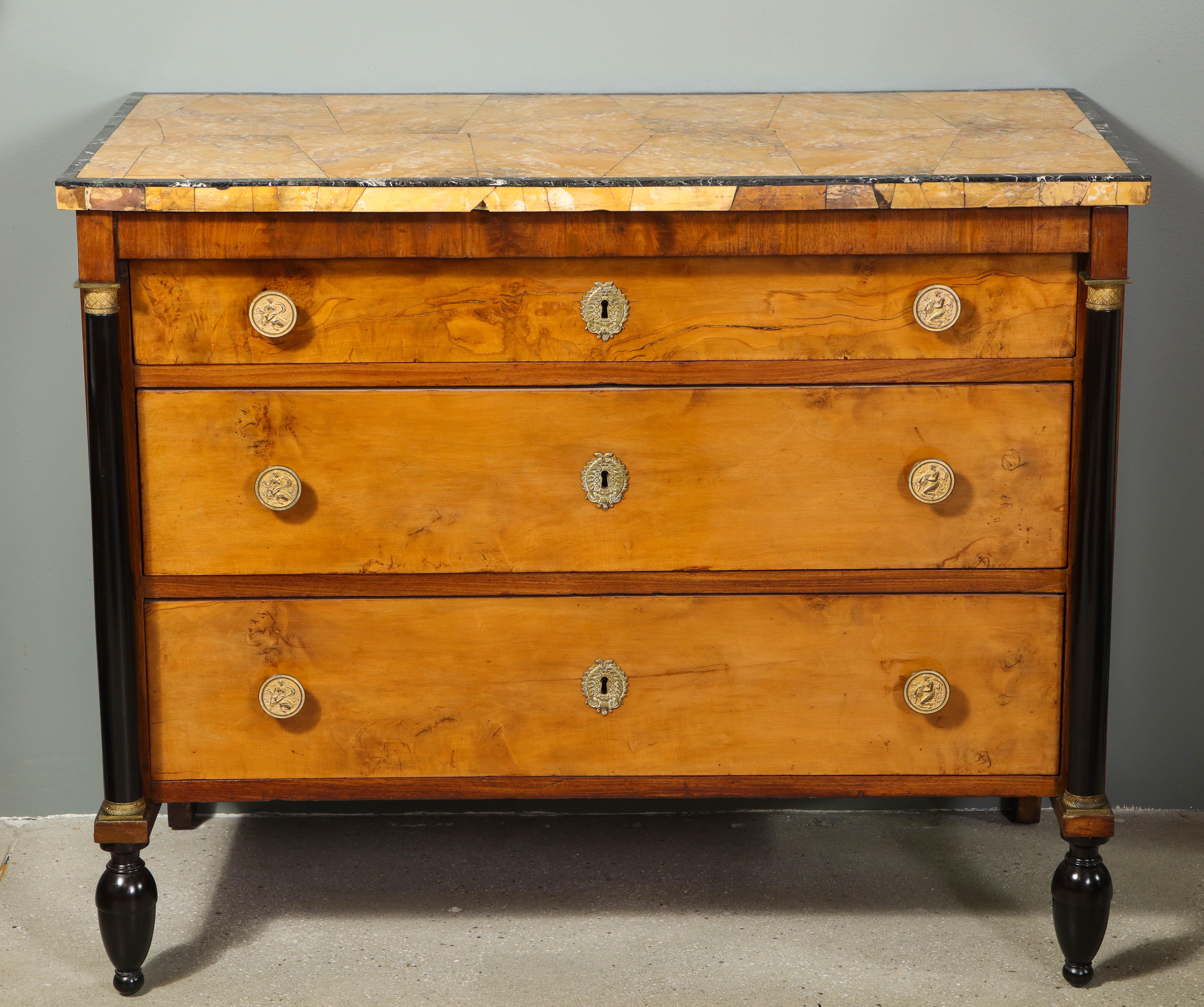 Northern Italian Neoclassic Sienna Marble-Topped Commode For Sale 5