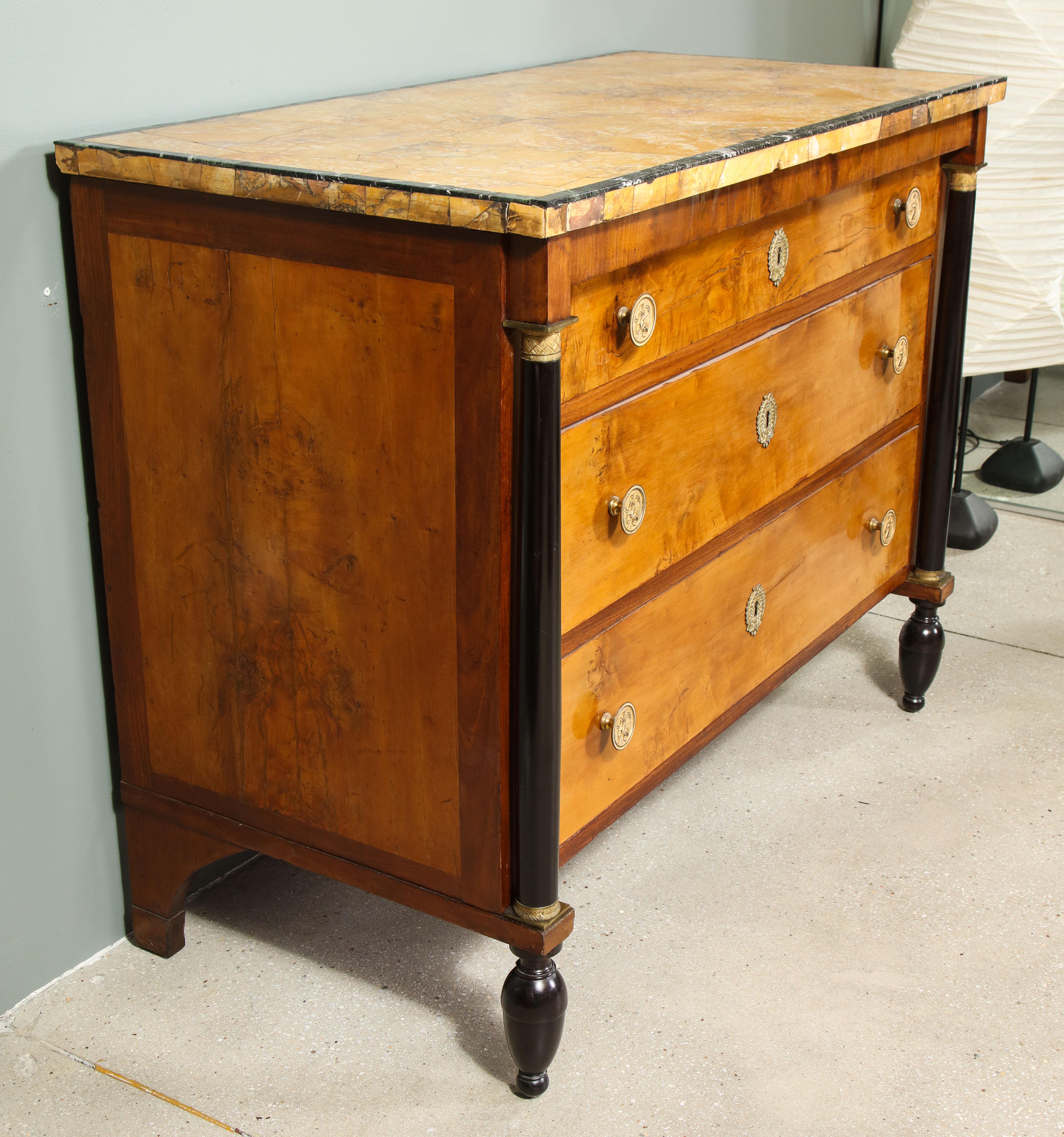 Northern Italian Neoclassic Sienna Marble-Topped Commode For Sale 10