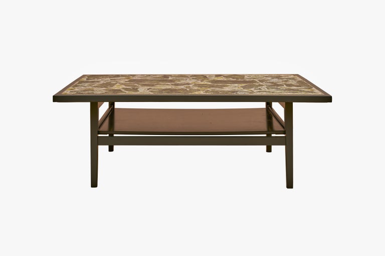 Une table basse norvégienne à deux niveaux en pierre et en bois En vente  sur 1stDibs
