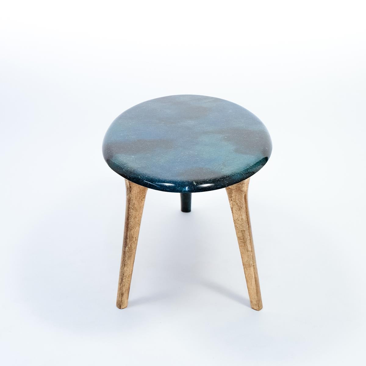 Moderne Un banc Noste  e banc en bois, résine et bronze sculpté à la main du 21e siècle en vente