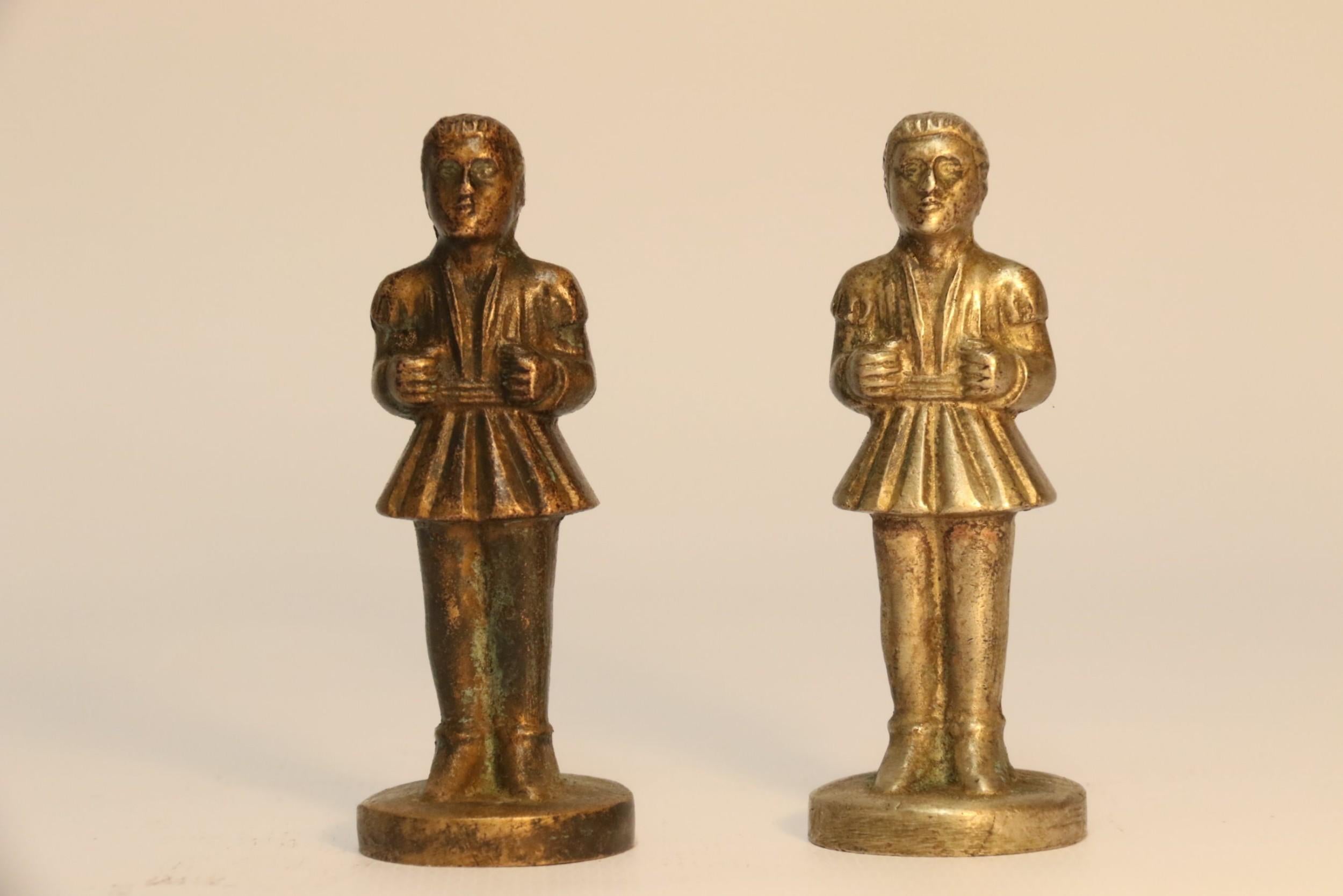 Novelty Heavy Cast Nickel and Bronze Chess Set Modeled on Medieval Figures For Sale 5