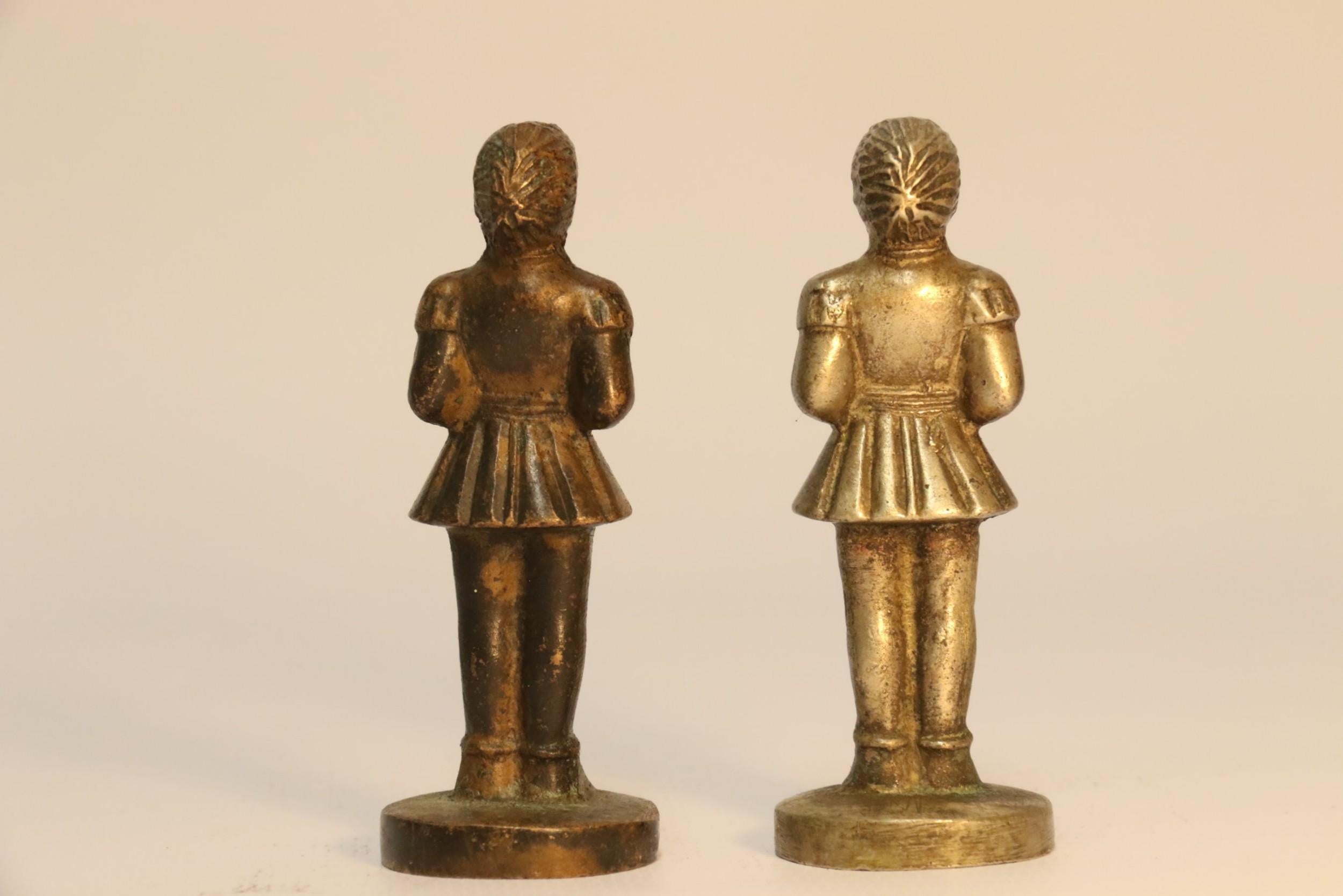 Novelty Heavy Cast Nickel and Bronze Chess Set Modeled on Medieval Figures For Sale 11