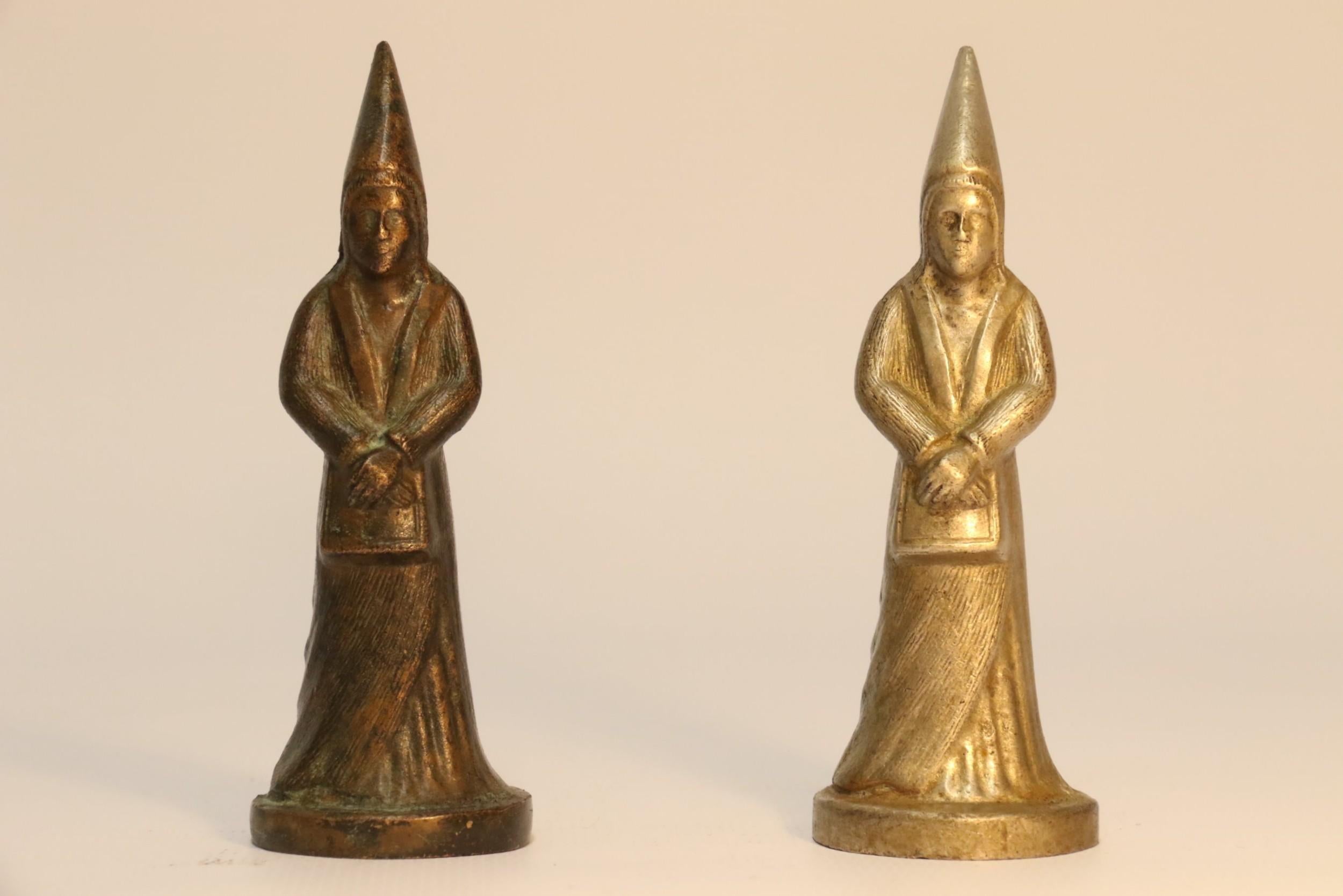 Novelty Heavy Cast Nickel and Bronze Chess Set Modeled on Medieval Figures For Sale 2