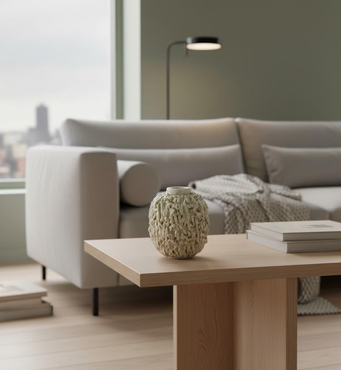 Scandinave moderne A off-white Luster Hedgehog vase - Chamotte - Gunnar Nylund - Rörstrand en vente