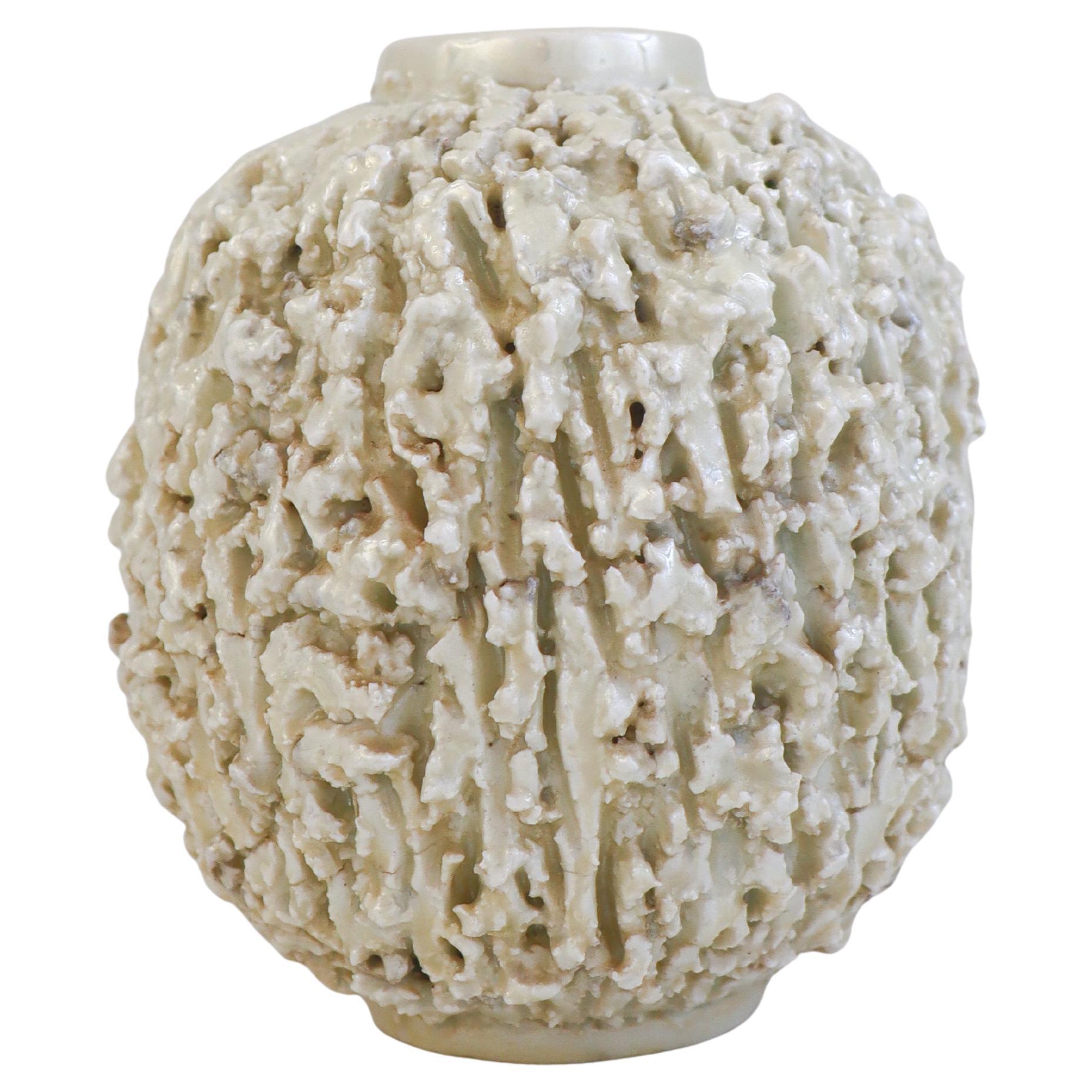 A off-white Luster Hedgehog vase - Chamotte - Gunnar Nylund - Rörstrand