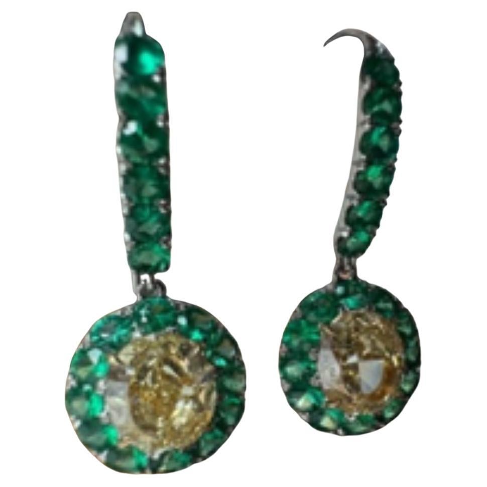 Orecchini con smeraldo e diamante ovale 3,21 WX VVS1 e 3,17 YZ VVS2 in vendita