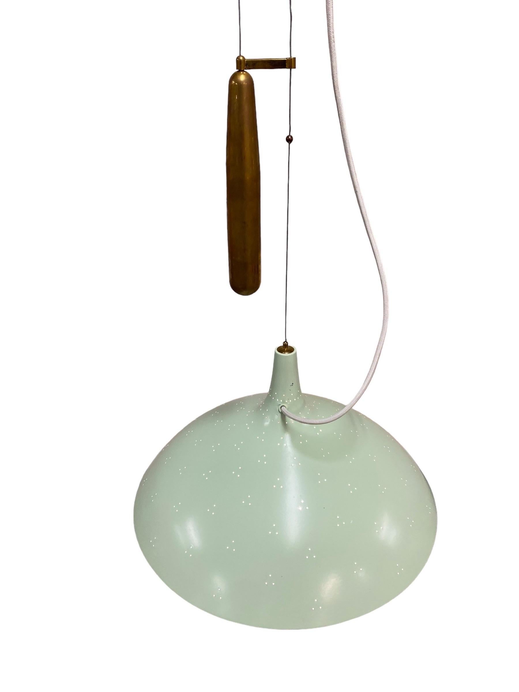 Una lampada da soffitto regolabile Paavo Tynell modello A1965 in Greene & Greene, Taito anni '50 In condizioni buone in vendita a Helsinki, FI