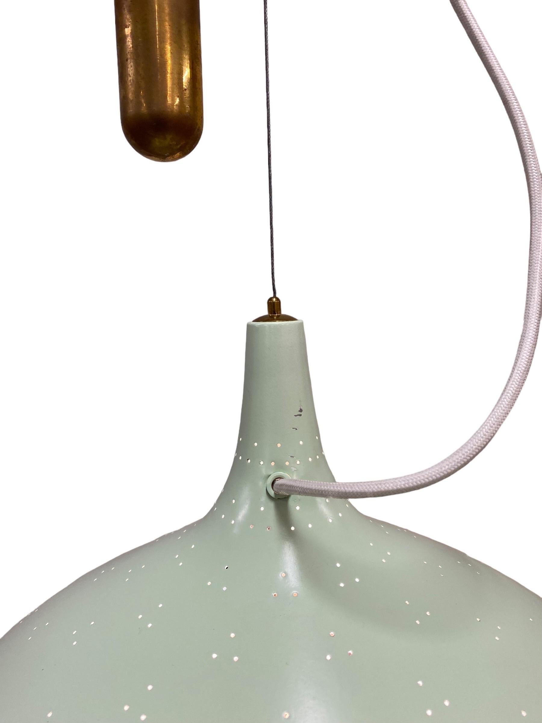 Metallo Una lampada da soffitto regolabile Paavo Tynell modello A1965 in Greene & Greene, Taito anni '50 in vendita
