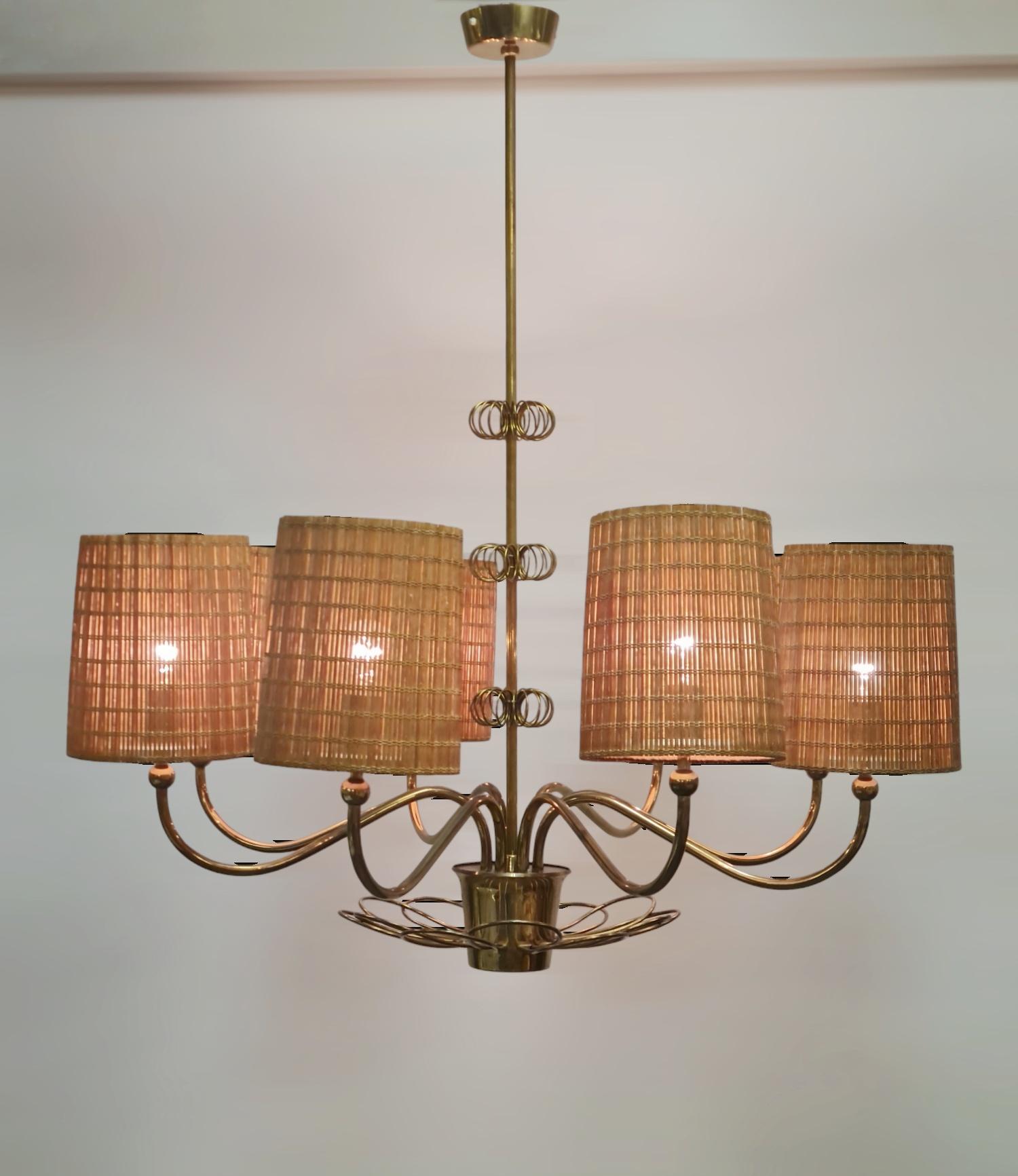 Grande lampadario su commissione in ottone e paralumi in rattan di Paavo Tynell, Taito 1950 in vendita 7