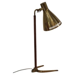A Paavo Tynell "Horseshoe" Table Lamp Model 9224 in Brass & Leather, Taito 1950s