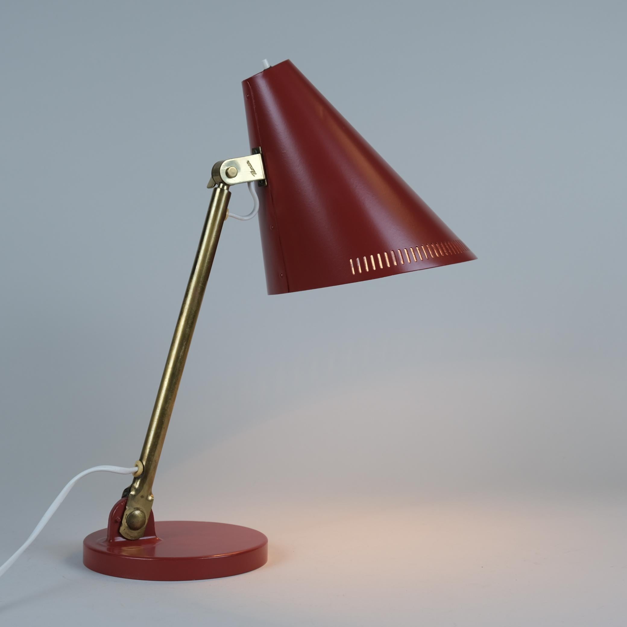 Scandinavian Modern A Paavo Tynell Table Lamp Model 9222 In Red & Brass, Idman 1950s For Sale
