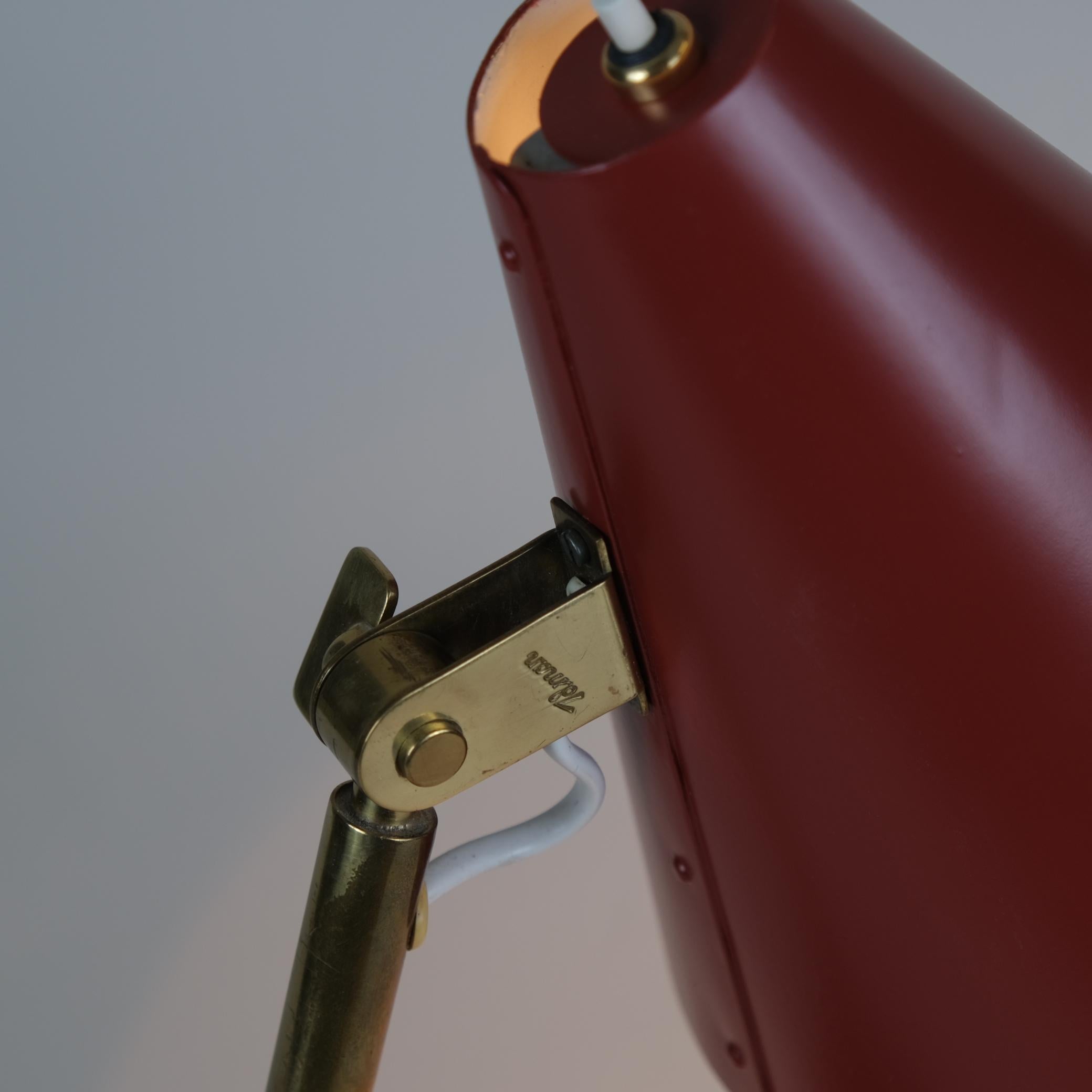 A Paavo Tynell Table Lamp Model 9222 In Red & Brass, Idman 1950s In Good Condition For Sale In Helsinki, FI