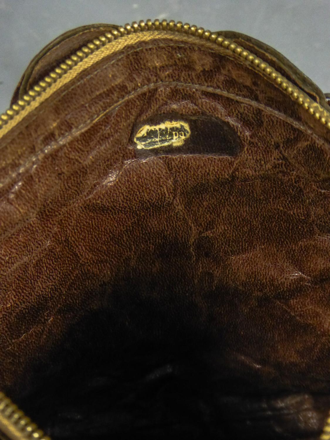 Eine Paco Rabanne Abendtasche aus khakifarbenem Leder und Pads CIRCA 1968 im Angebot 7