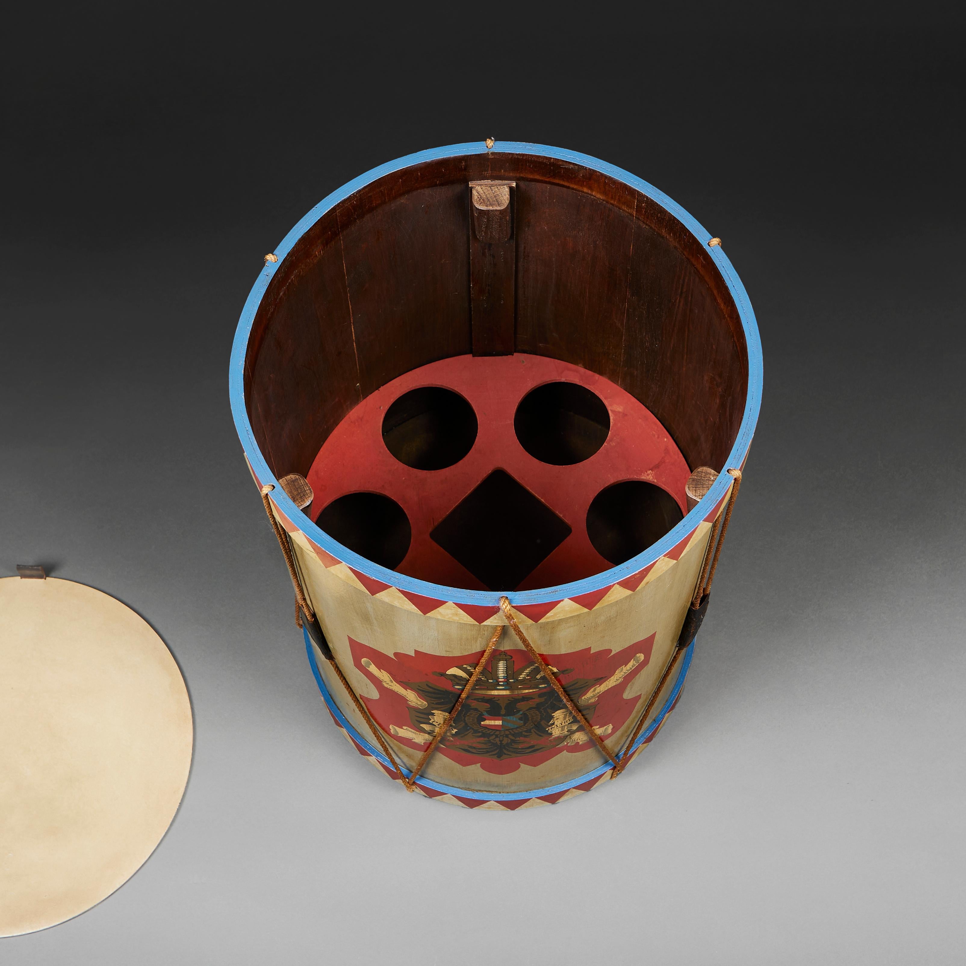 Autrichien Table d'appoint à tambour peinte en vente