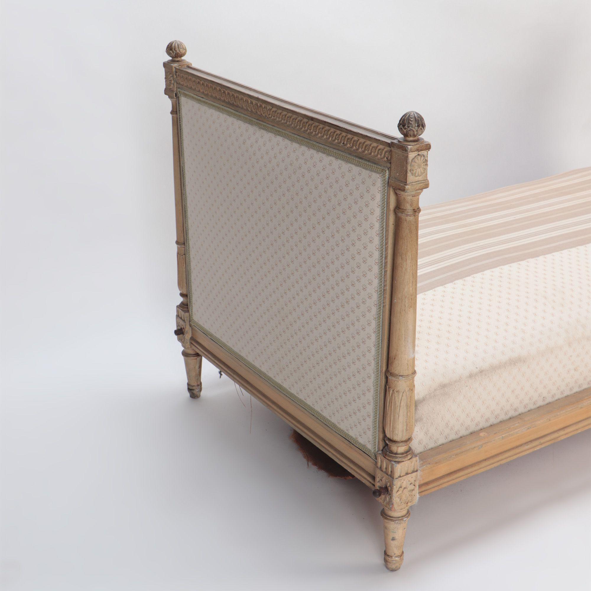 A Painted French Directoire style daybed with cushions C 1910. In Good Condition In Philadelphia, PA