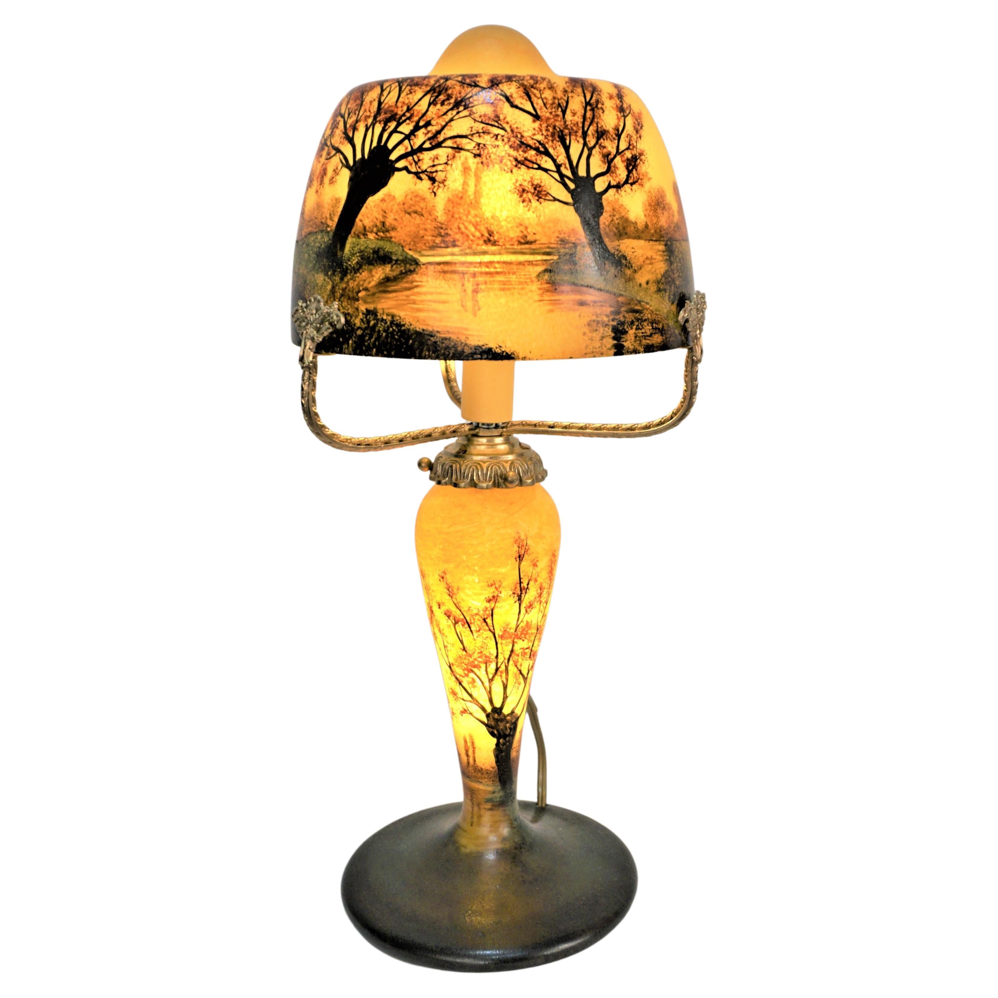 Bemalte Glas-Tischlampe von Jean Gauthier, Kreis 1920''s im Angebot