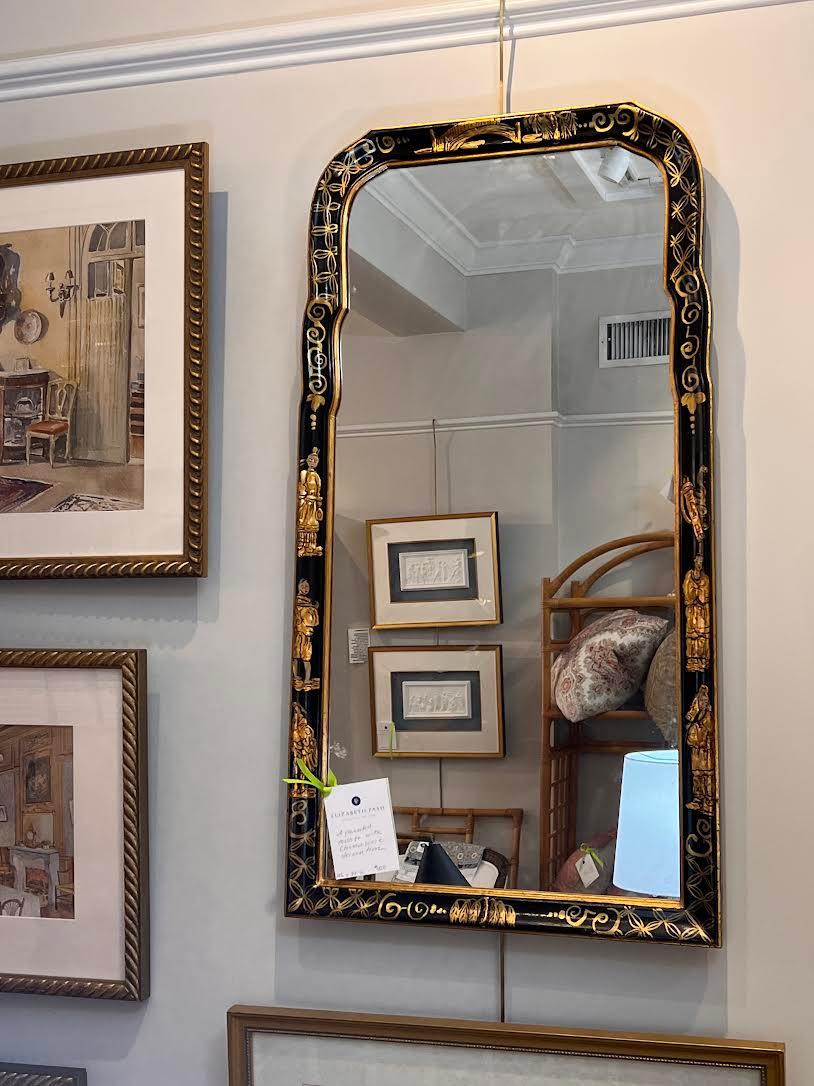 Bemalter Spiegel mit Chinoiserie-Dekoration (20. Jahrhundert) im Angebot