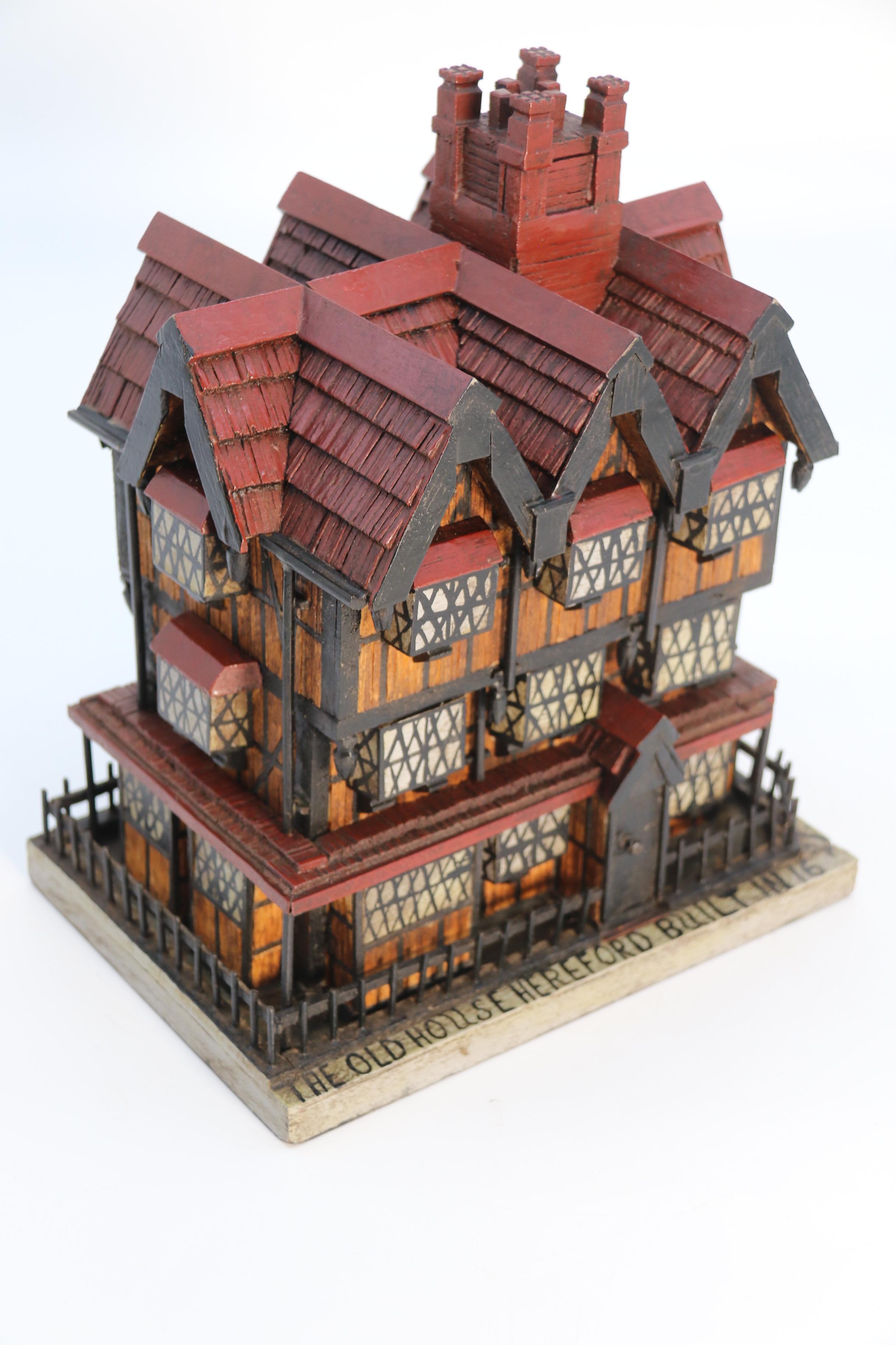 Modèle peint d'une célèbre maison médiévale anglaise construite à partir de bâtons d'allumettes C1910 en vente 9