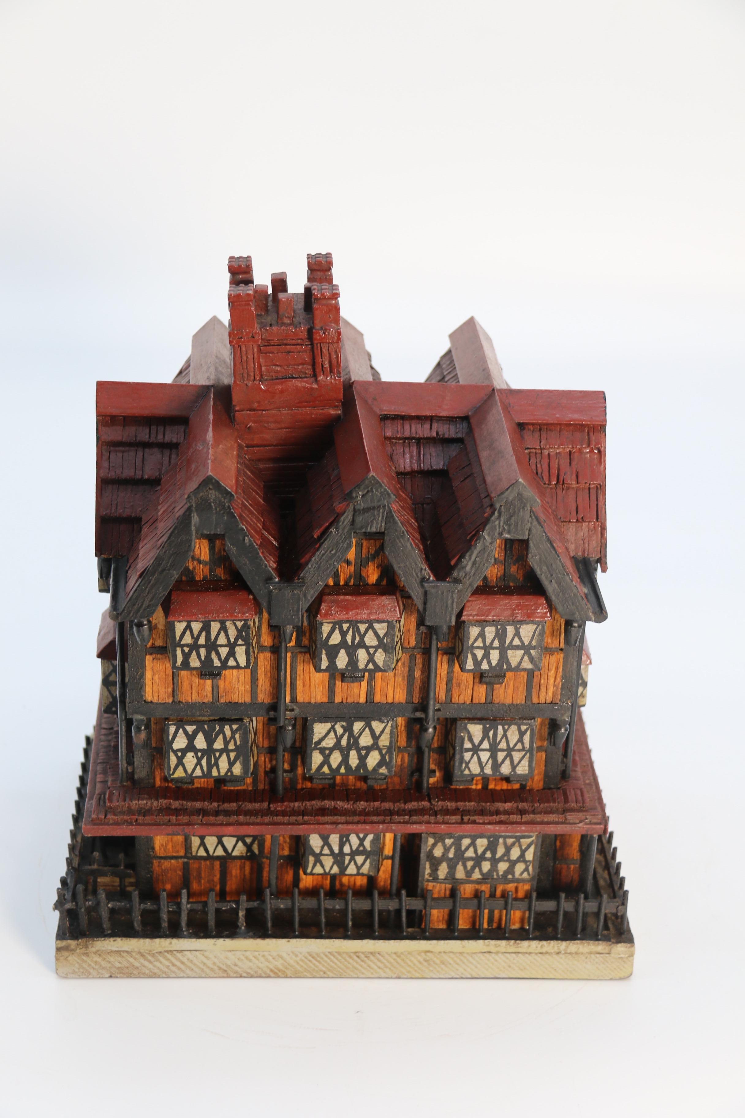 Modèle peint d'une célèbre maison médiévale anglaise construite à partir de bâtons d'allumettes C1910 en vente 12