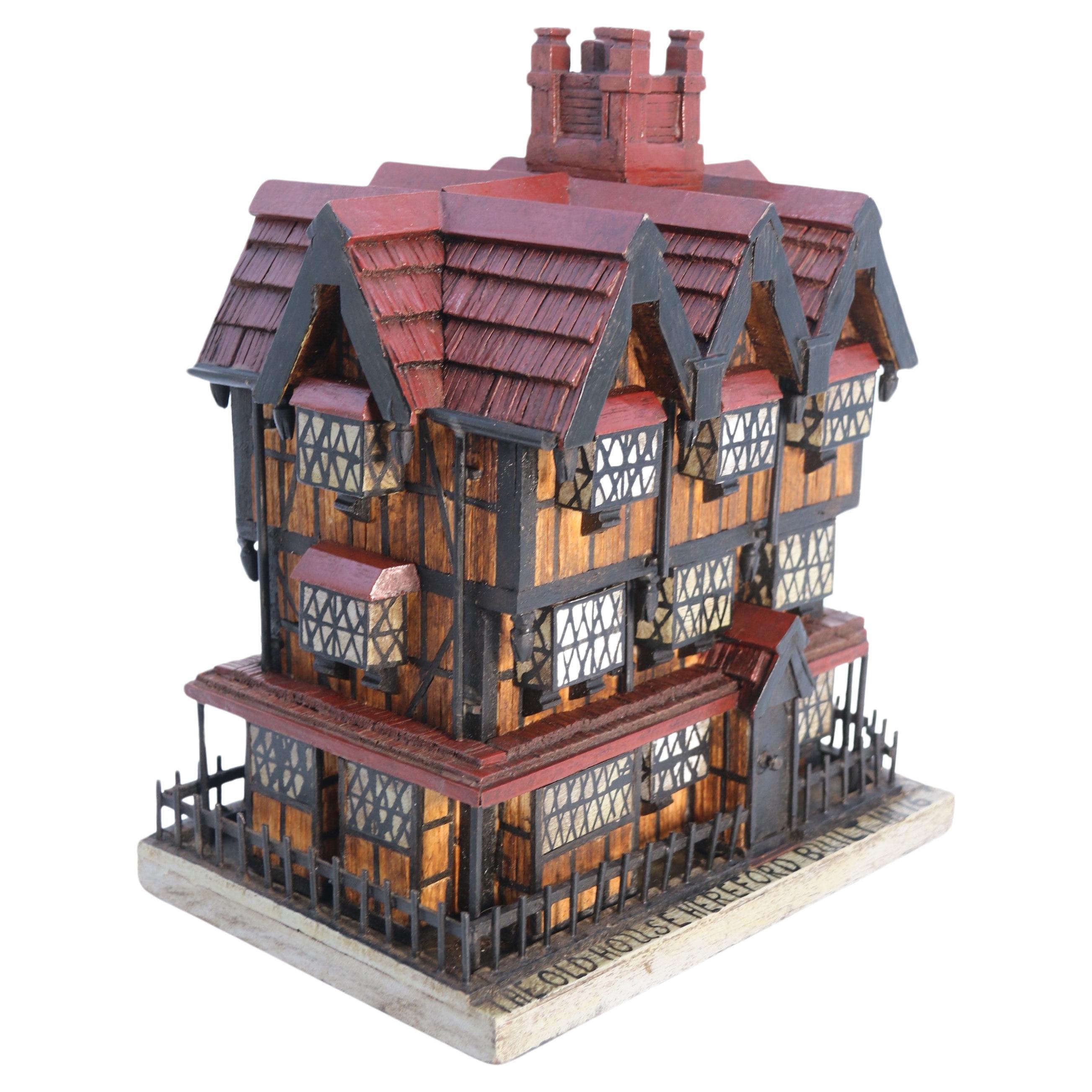 Modèle peint d'une célèbre maison médiévale anglaise construite à partir de bâtons d'allumettes C1910