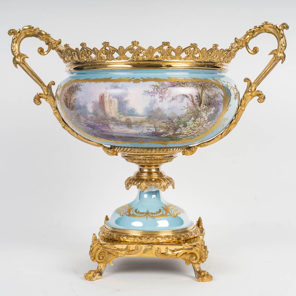 A Painted Porcelain Centrepiece, Gilt Bronze Mounting, 19th Century For Sale 2