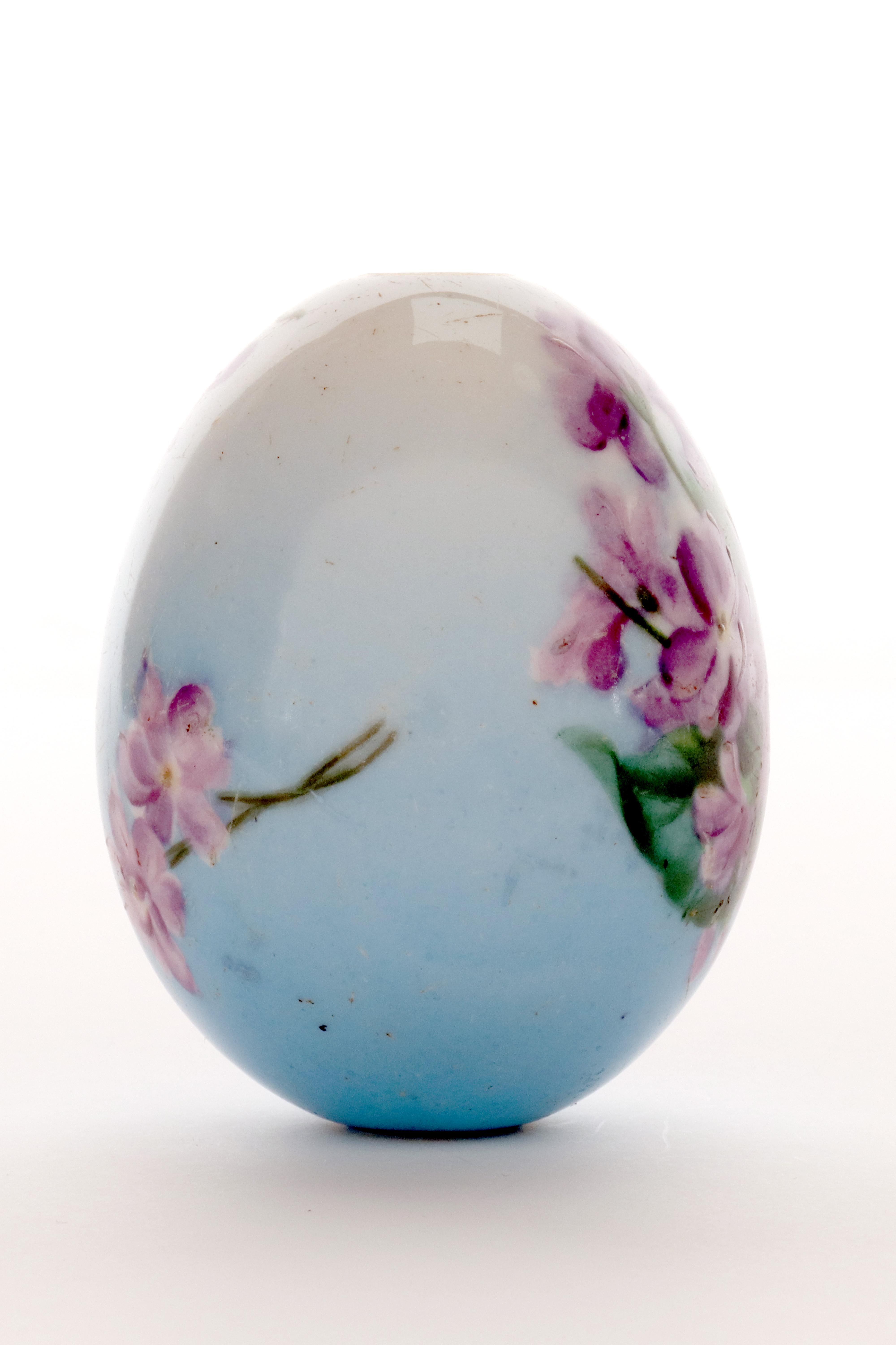 19th Century A painted porcelain Easter egg depicting a bunch of Violet flowers, Russia 1890. For Sale