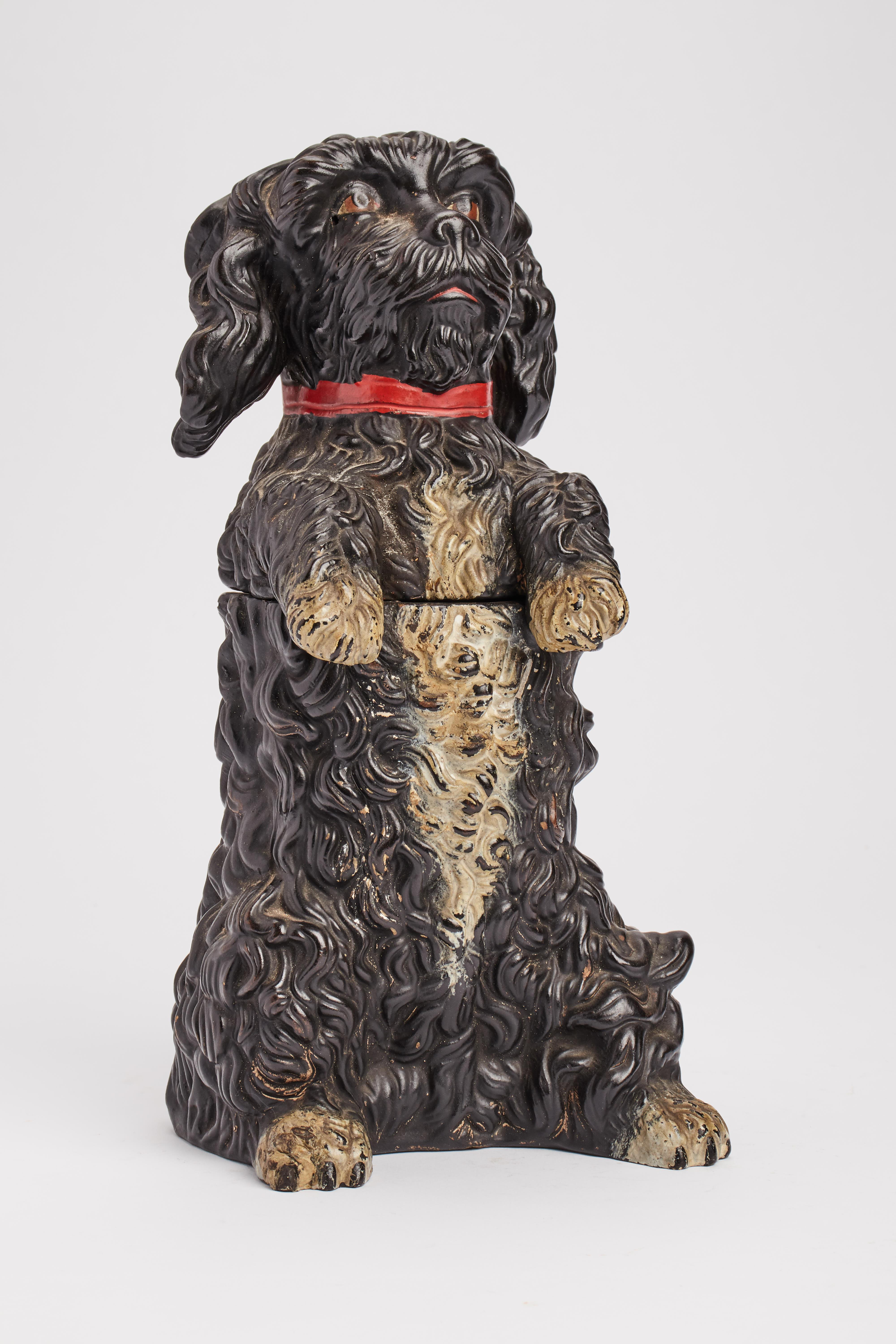 A painted terracotta tobacco holder depicting a poodle dog, Austria 1880. In Good Condition For Sale In Milan, IT