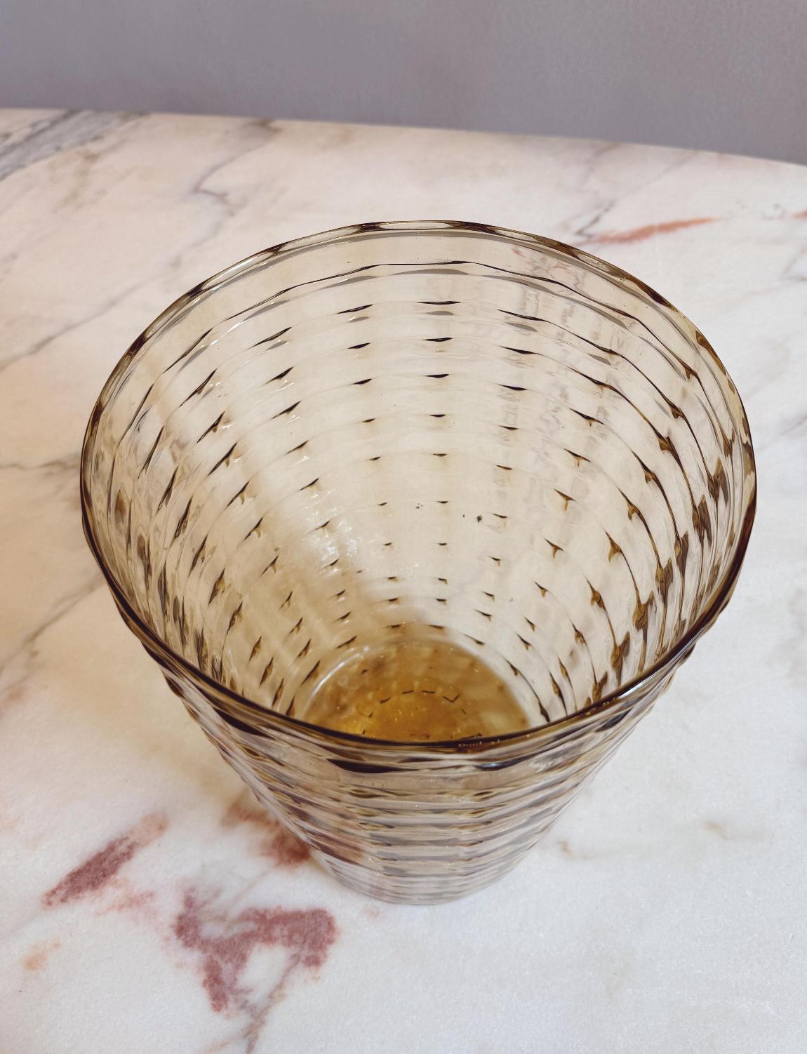 A pair 1920s Vittorio Zecchin Murano Glass Vases In Good Condition For Sale In Florence, Tuscany