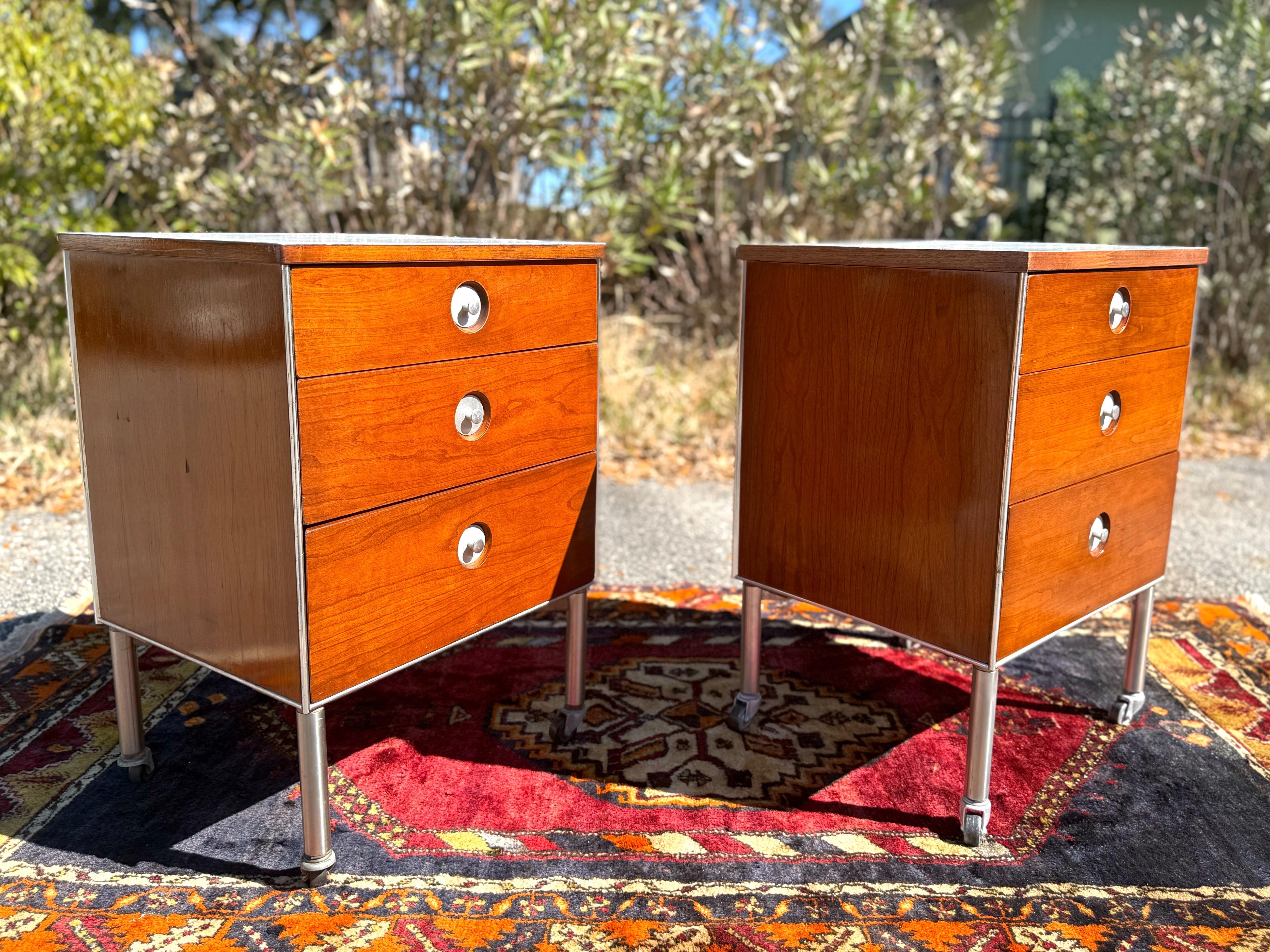 A pair 1950s Raymond Loewy Industrial Rolling 3 Drawer Nightstands or End Tables For Sale 3
