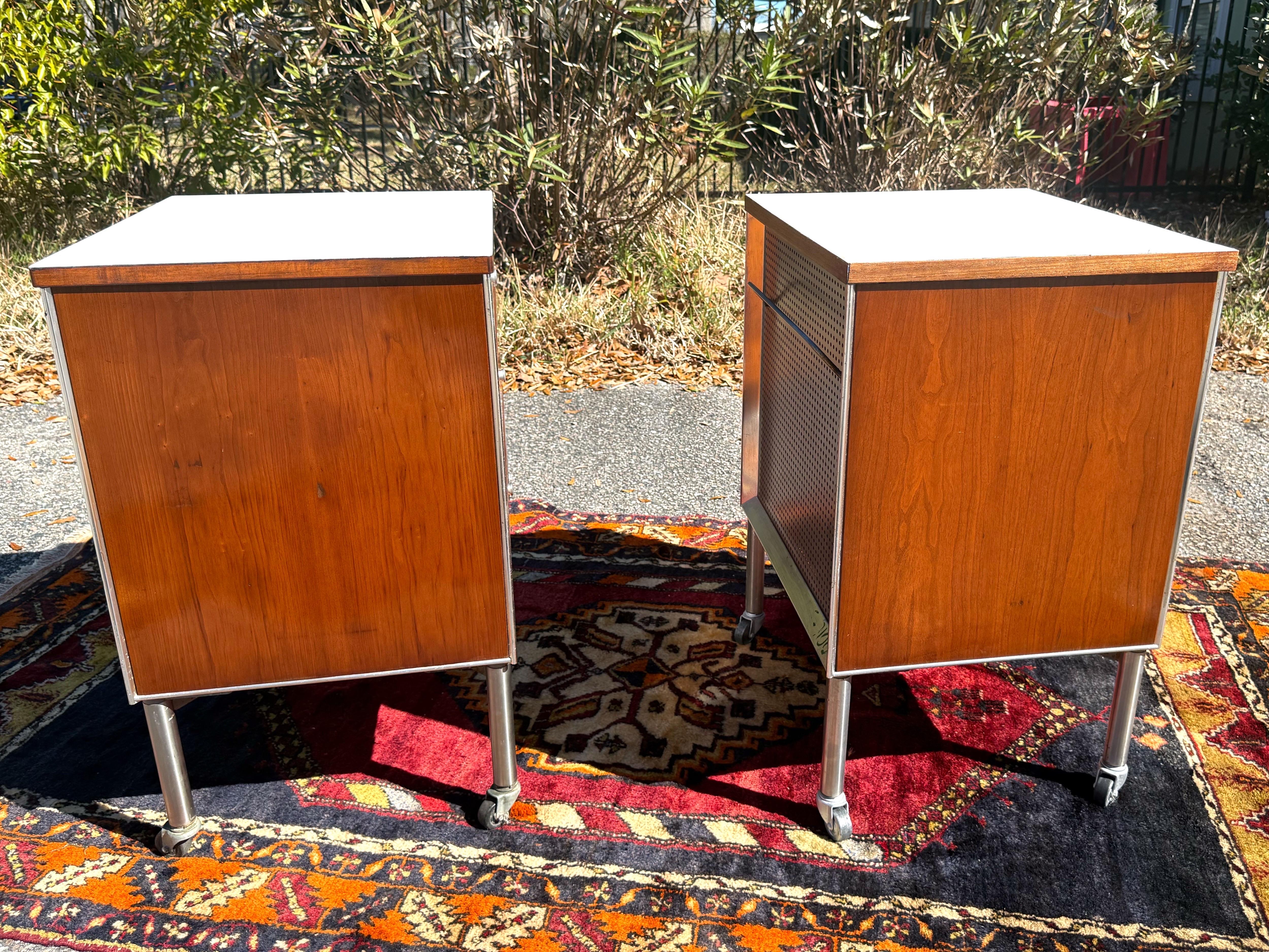 A pair 1950s Raymond Loewy Industrial Rolling 3 Drawer Nightstands or End Tables For Sale 5