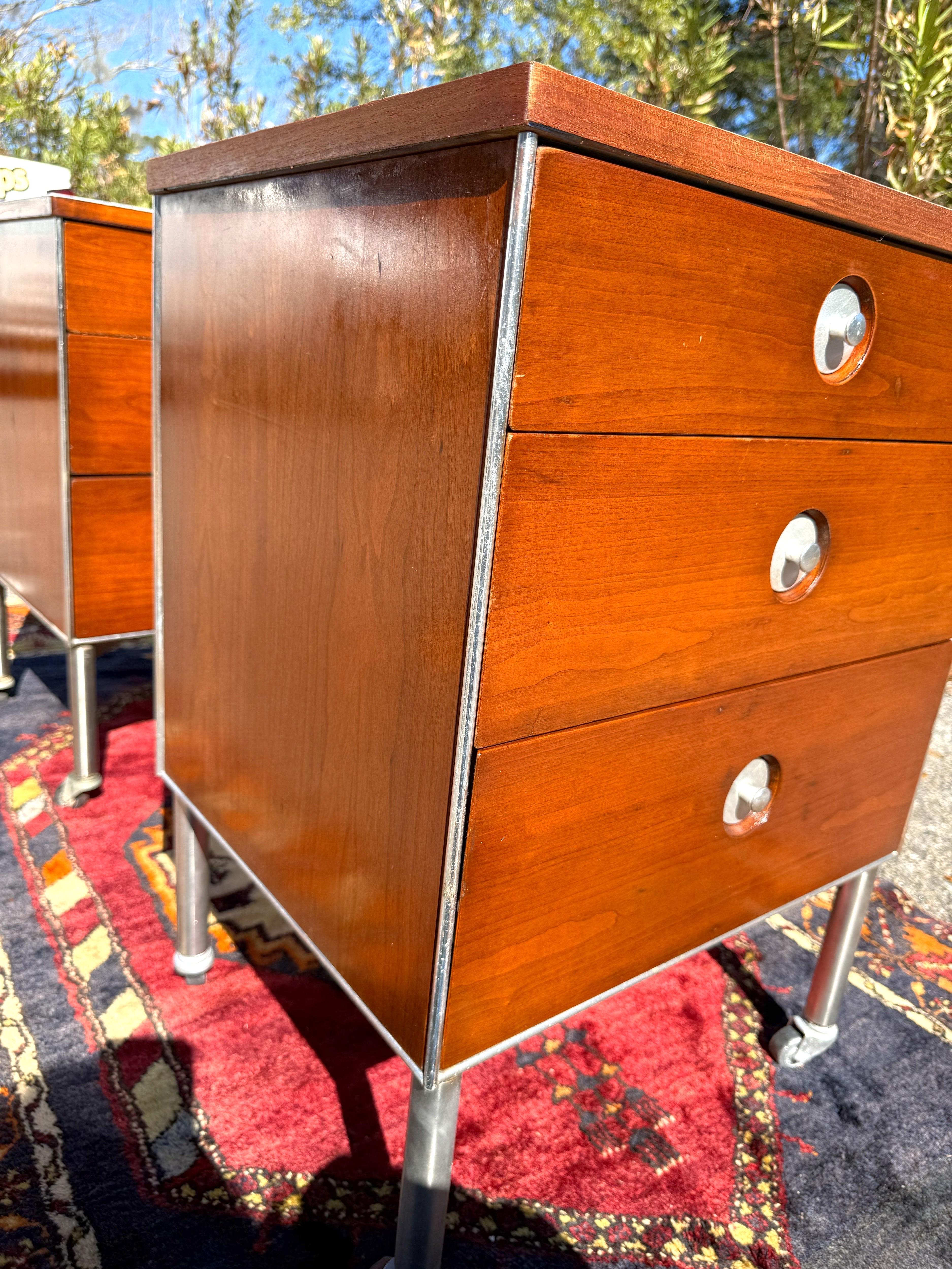 A pair 1950s Raymond Loewy Industrial Rolling 3 Drawer Nightstands or End Tables For Sale 11
