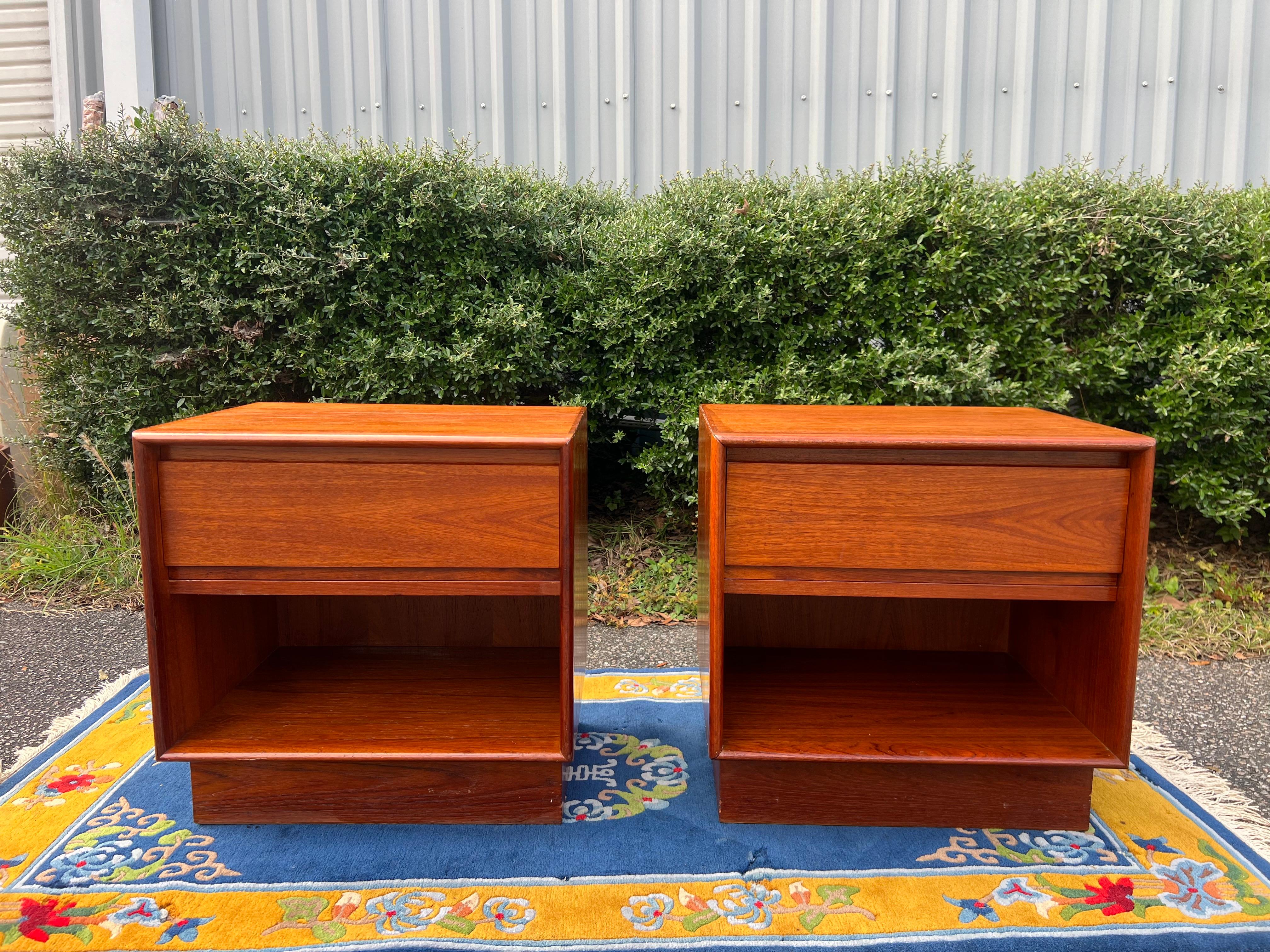 These floating teak cube nightstand sit on a plinth base and have a single drawer and have lots of storage underneath in the cubby.    The simple design makes them work in almost any decor.   They were made in the 1960’s by Danflex Systems and are