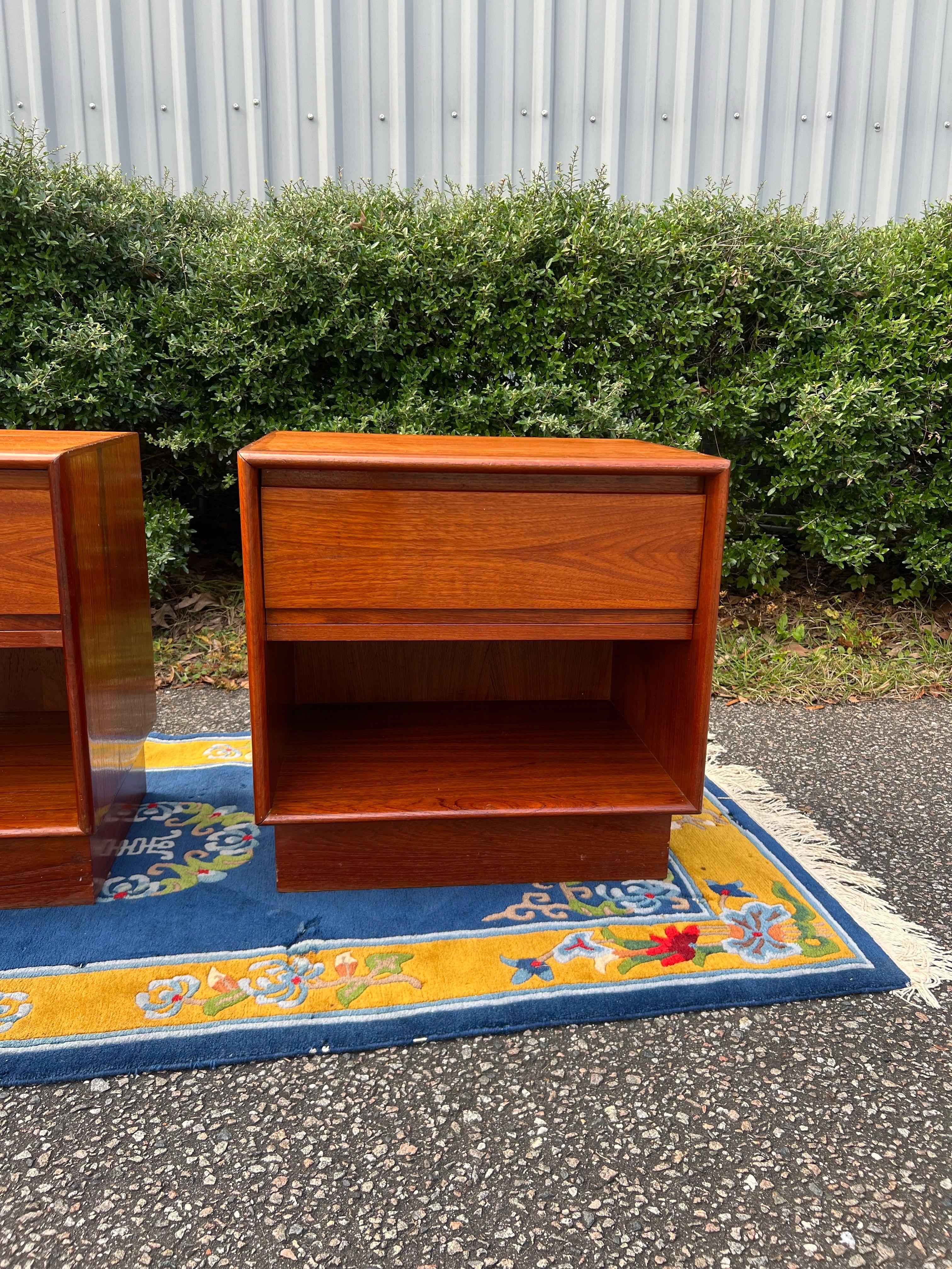 20th Century A pair 1960s Mid Century Danish Modern Teak Cube Nightstands by Danflex Systems For Sale
