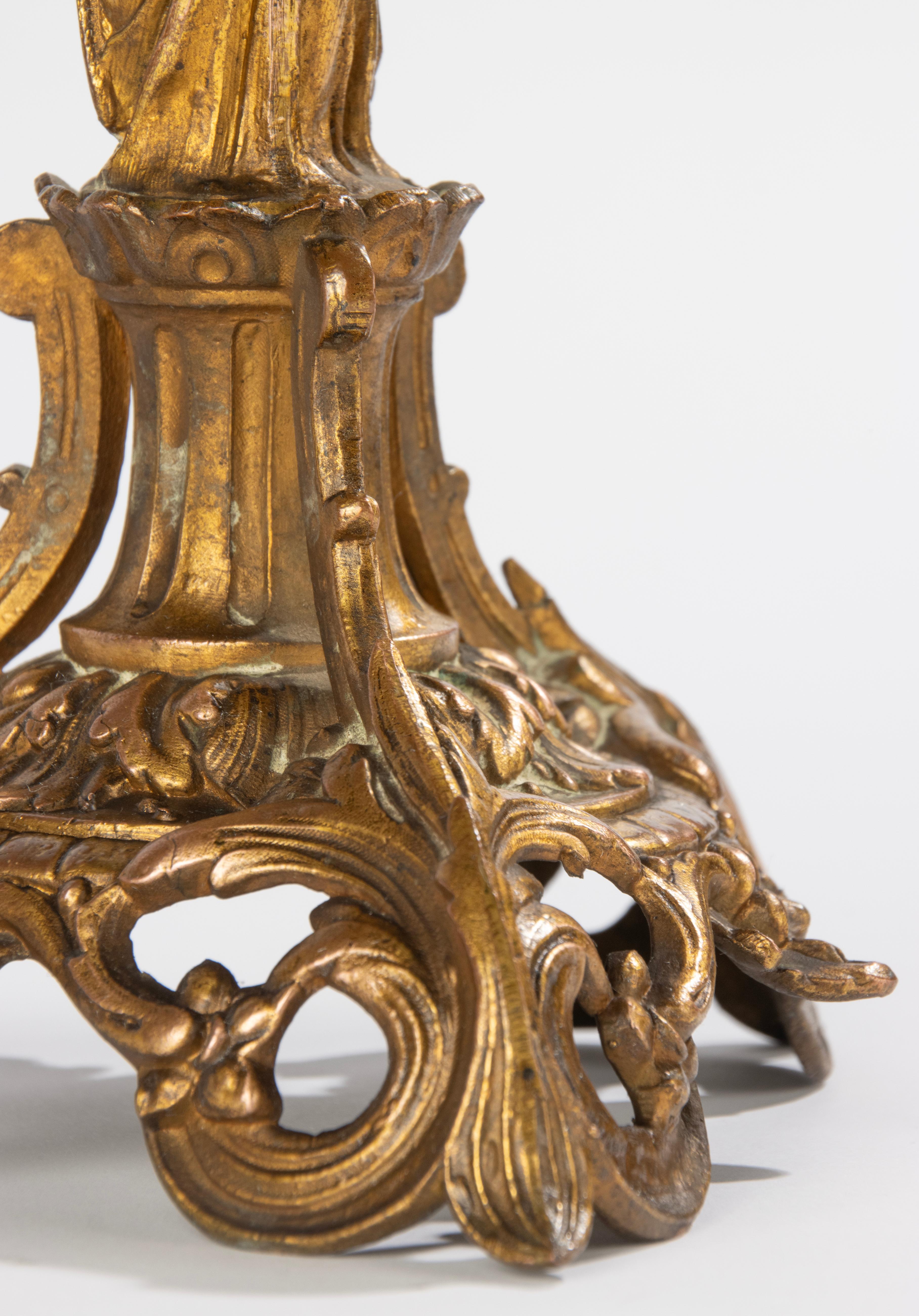 Ein Paar Kandelaber aus dem 19. Jahrhundert – Bronze patiniertes Zinn im gotischen Stil im Angebot 8