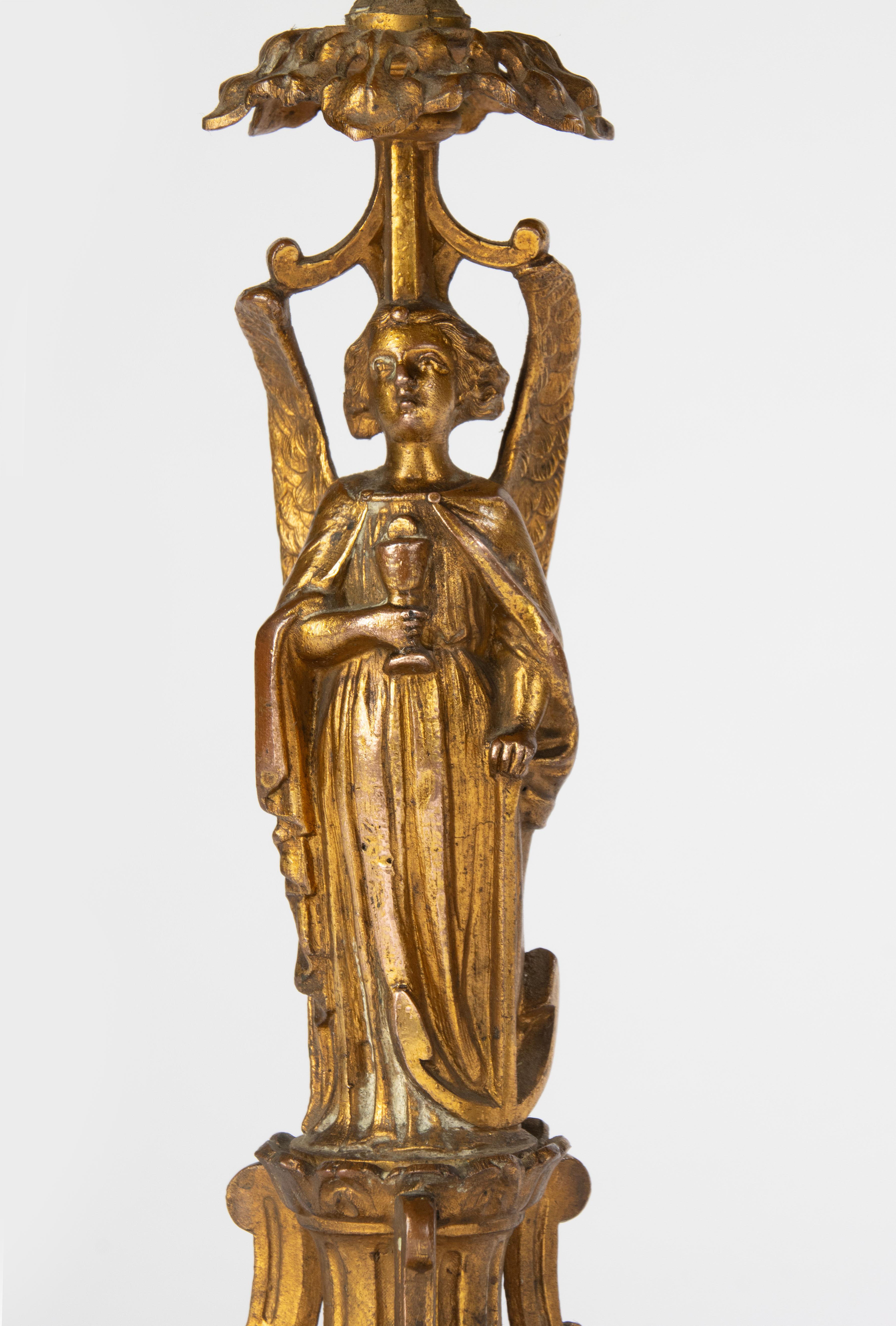 Ein Paar Kandelaber aus dem 19. Jahrhundert – Bronze patiniertes Zinn im gotischen Stil (Französisch) im Angebot