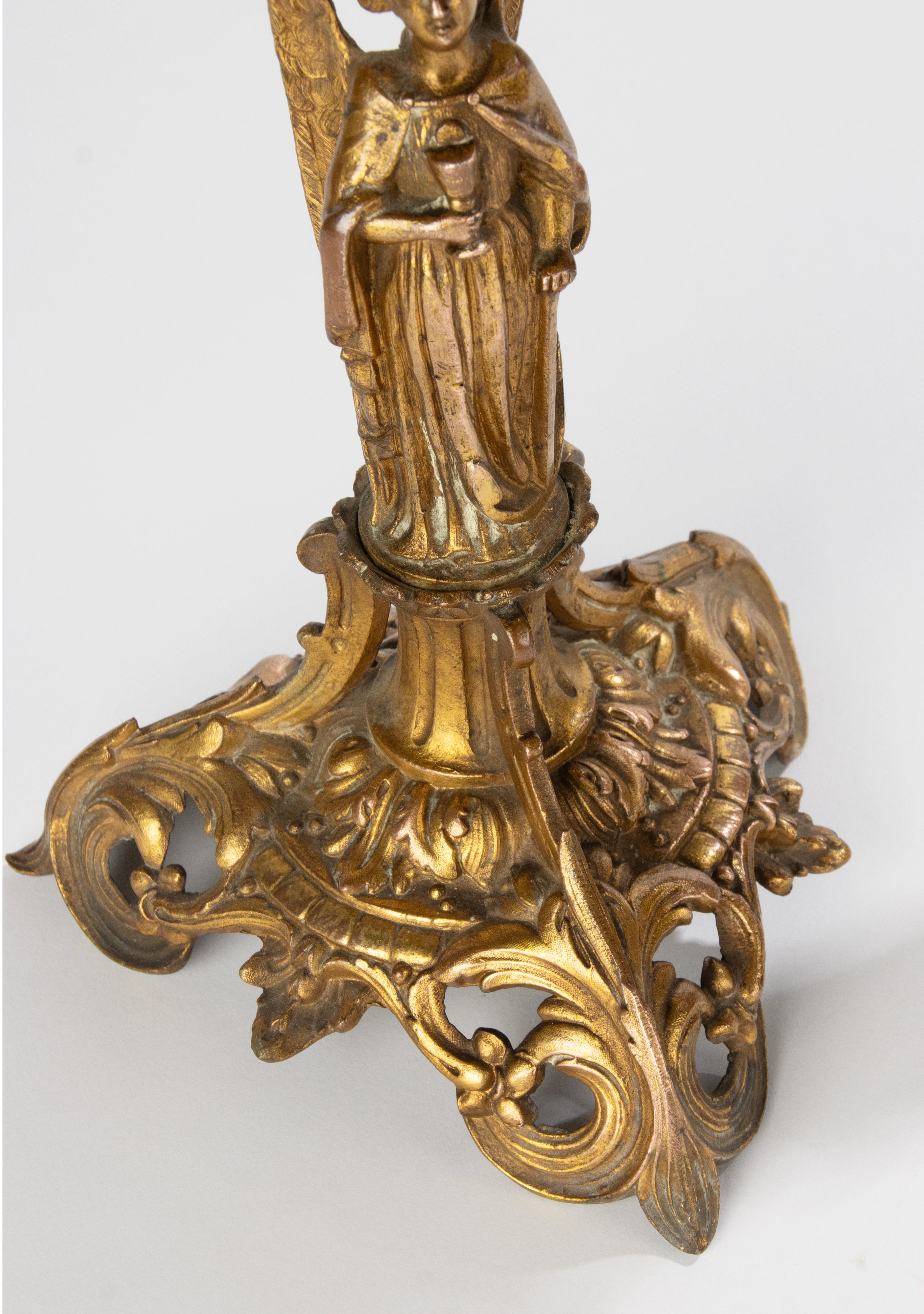 Ein Paar Kandelaber aus dem 19. Jahrhundert – Bronze patiniertes Zinn im gotischen Stil im Angebot 1