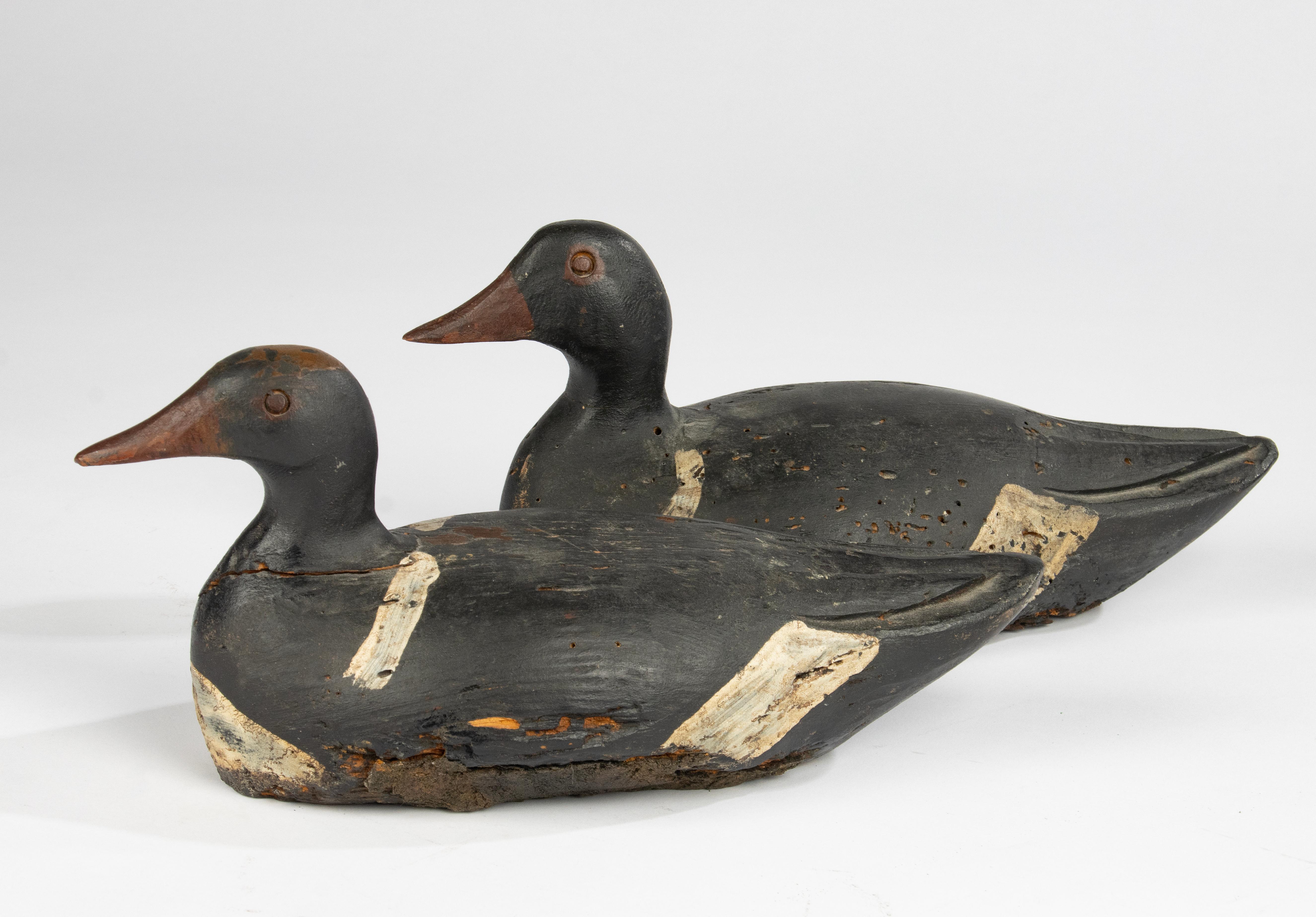A beautiful pair of antique wooden decoy ducks.
Made of a soft wood, probably pine.
Beautifully decorated/patinated, in a somewhat naive style.
Estimated age and origin: France, circa 1900.
The decoy ducks are in good condition, both have clear