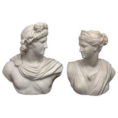 Ein Paar italienische handgeschnitzte Büsten aus Carrara-Marmor des 19. Jahrhunderts von Apollo & Artemis