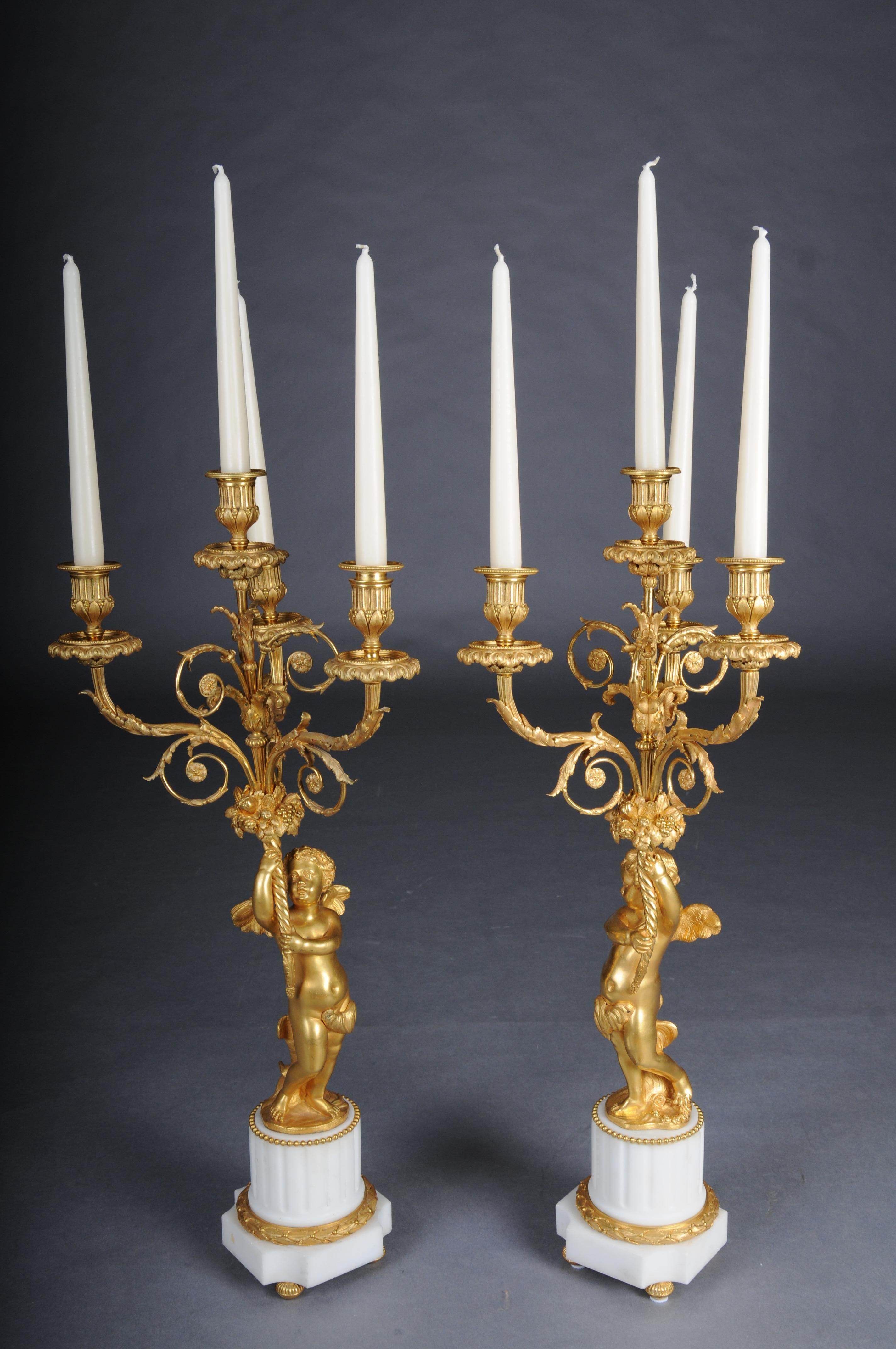 Ein Paar (2) figurale Kandelaber im Louis XVI-Stil. im Angebot 3