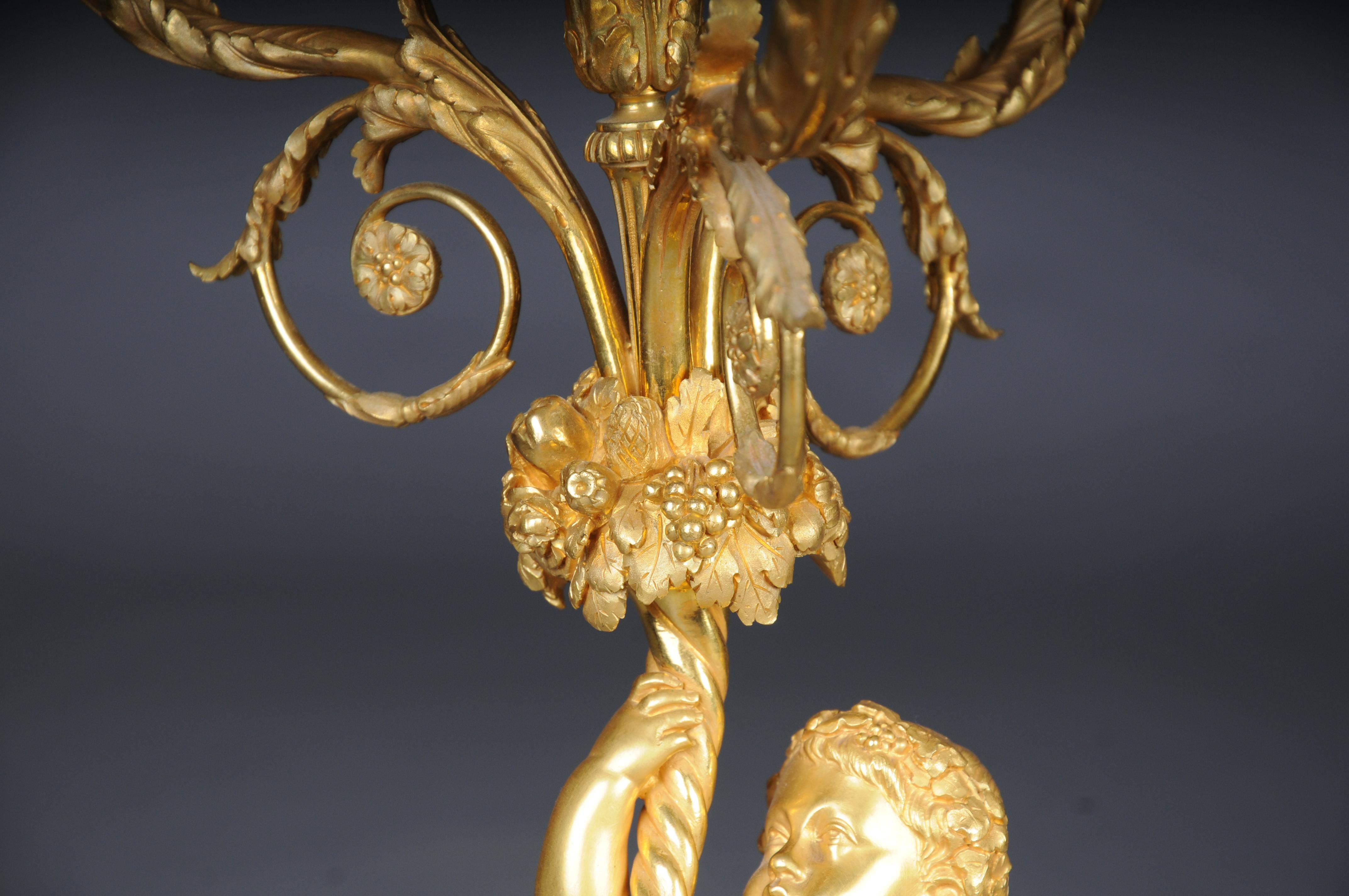 Ein Paar (2) figurale Kandelaber im Louis XVI-Stil. (19. Jahrhundert) im Angebot