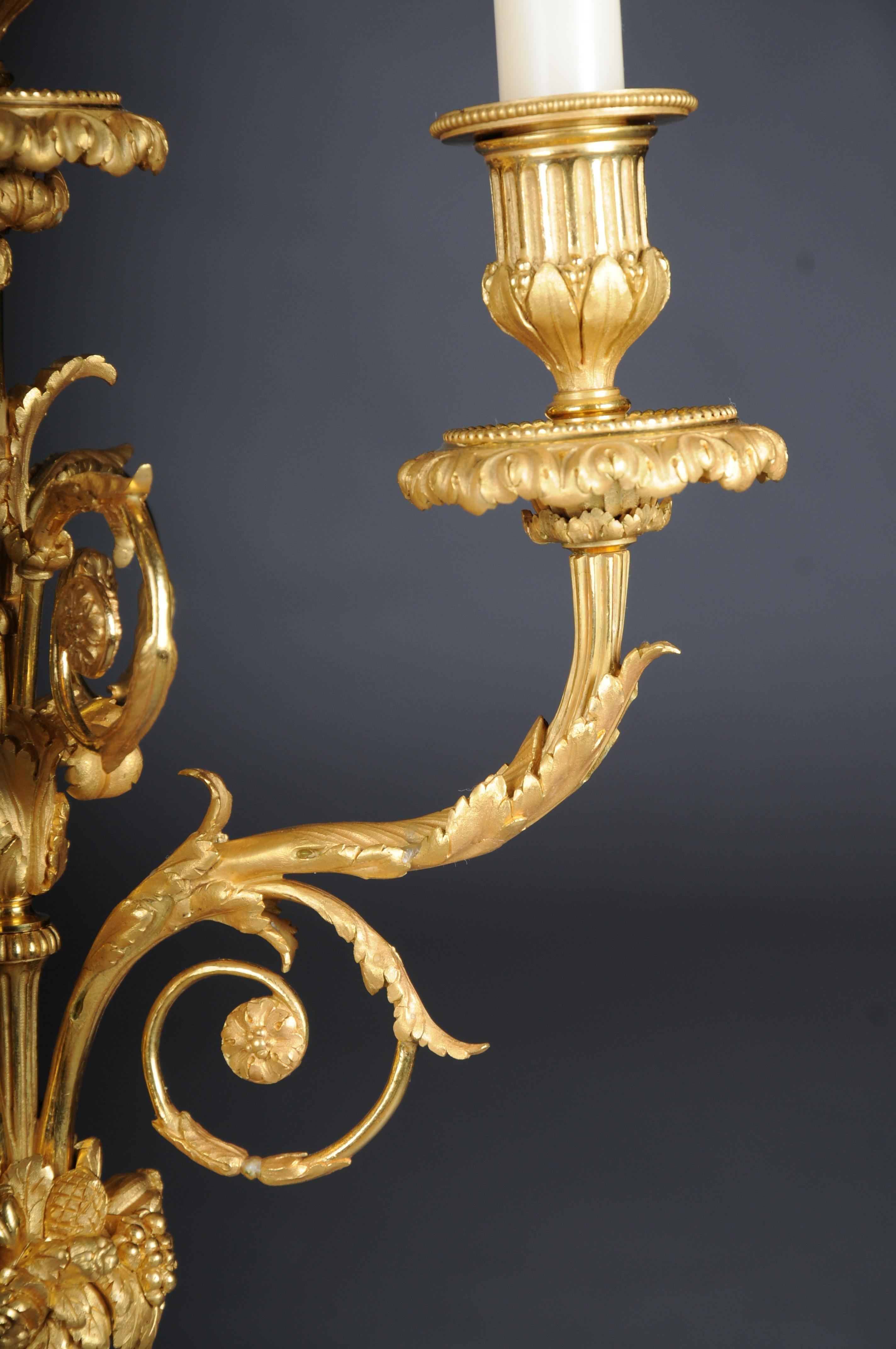 Ein Paar (2) figurale Kandelaber im Louis XVI-Stil. im Angebot 1