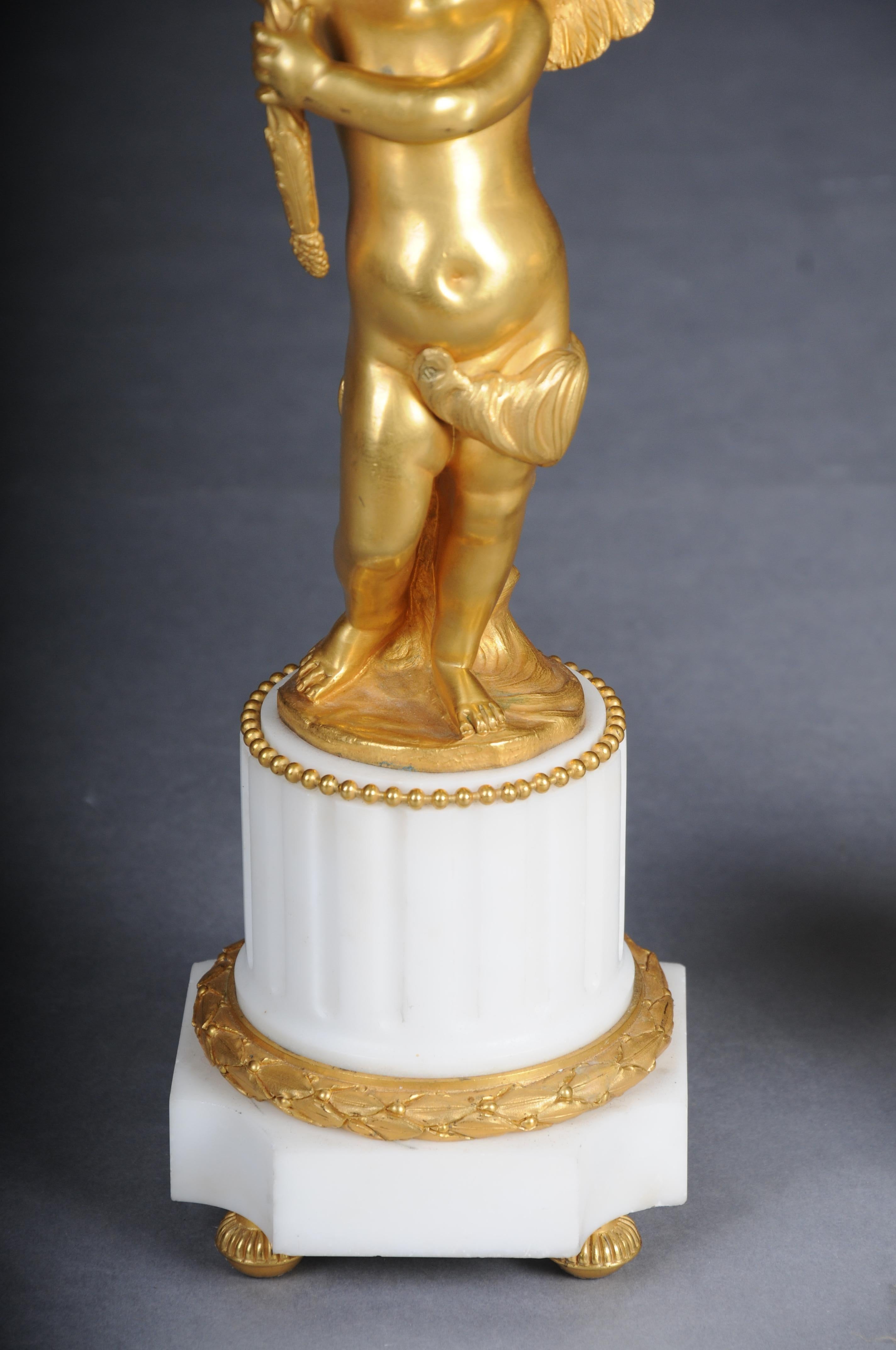 Ein Paar (2) figurale Kandelaber im Louis XVI-Stil. im Angebot 2
