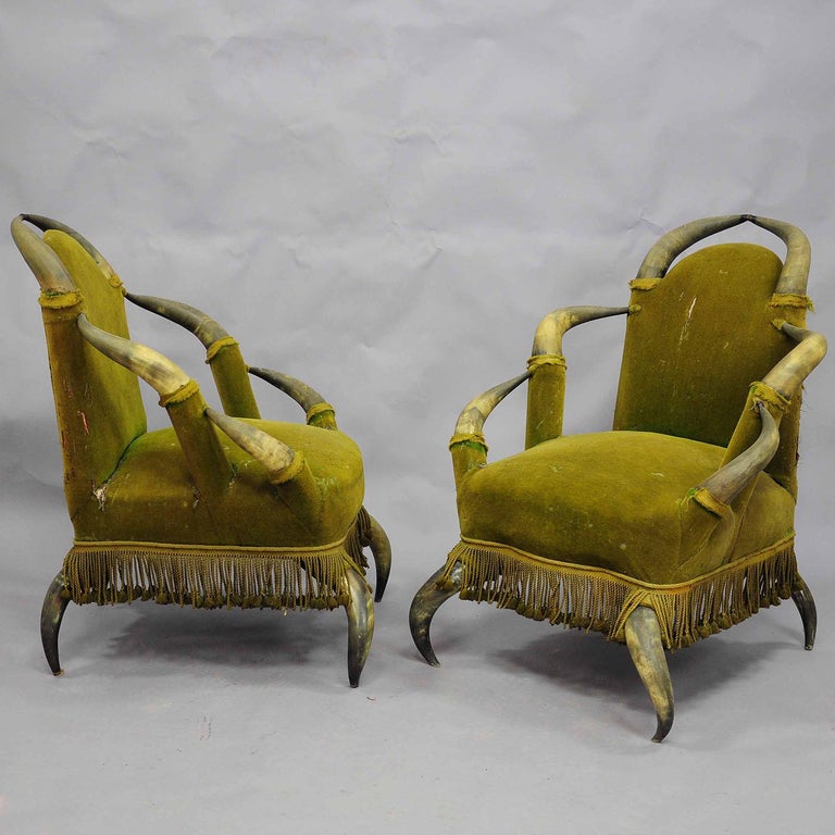 A pair antique bull Horn chairs, from a noble villa in Austria. with antique green velvet fabric. unrestored original condition, fabric needs to be renewed.

Please contact us for an individual shipping cost calculation.

Measures: width 30.71