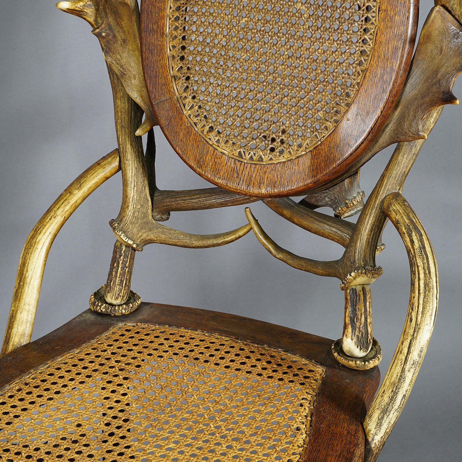 Paire de fauteuils de salon anciens rustiques en bois de cervidé, Allemagne, vers 1900 en vente 2
