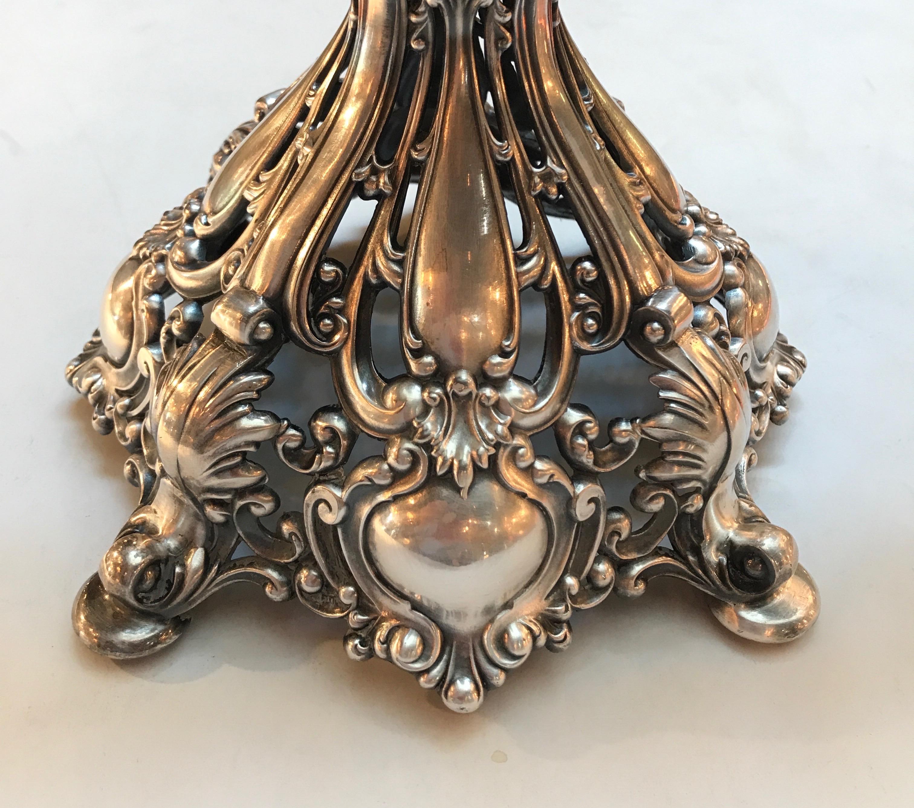 Paire de candélabres baroques en métal argenté « Renaissance » en vente 6