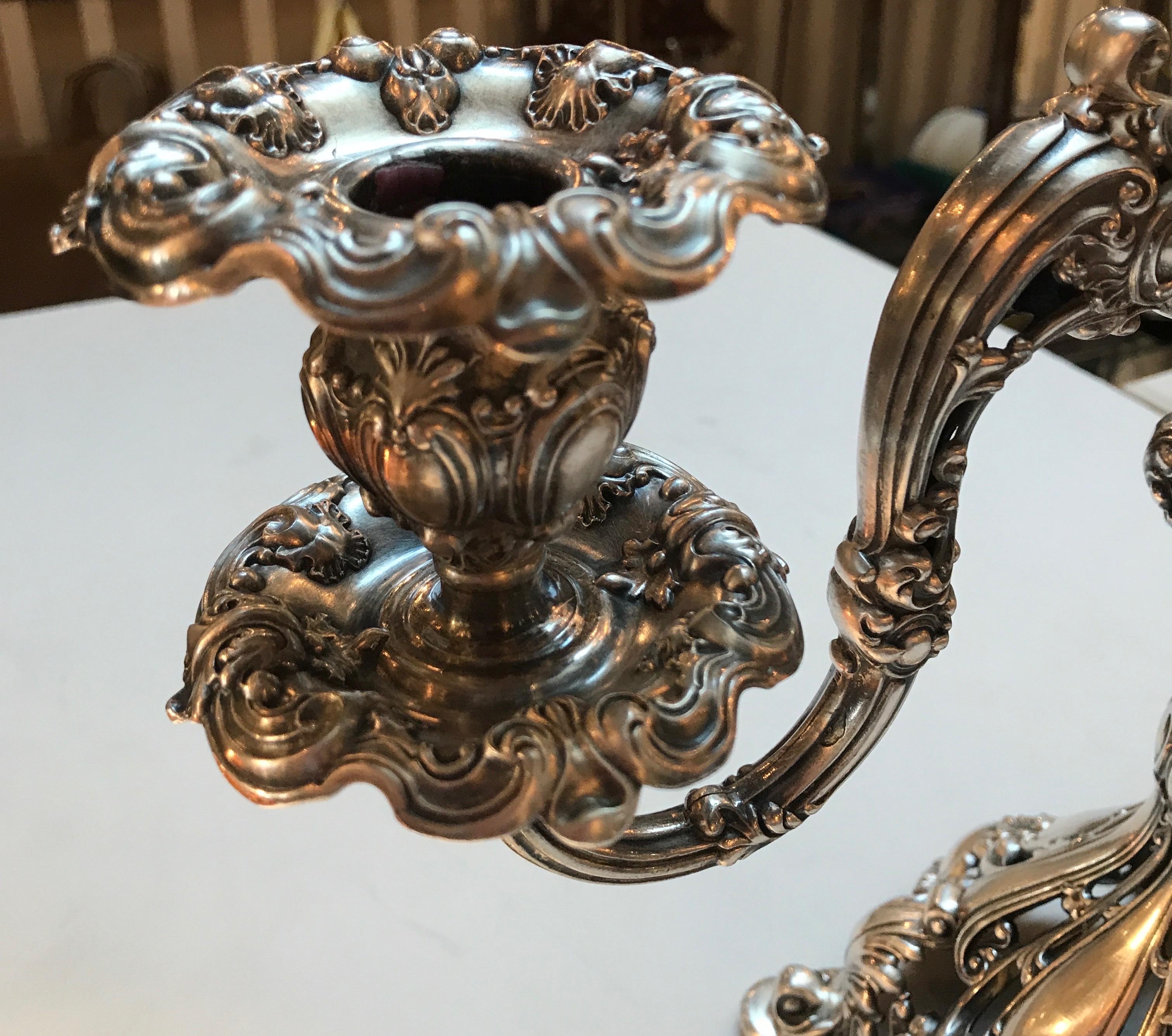 Paire de candélabres baroques en métal argenté « Renaissance » en vente 8