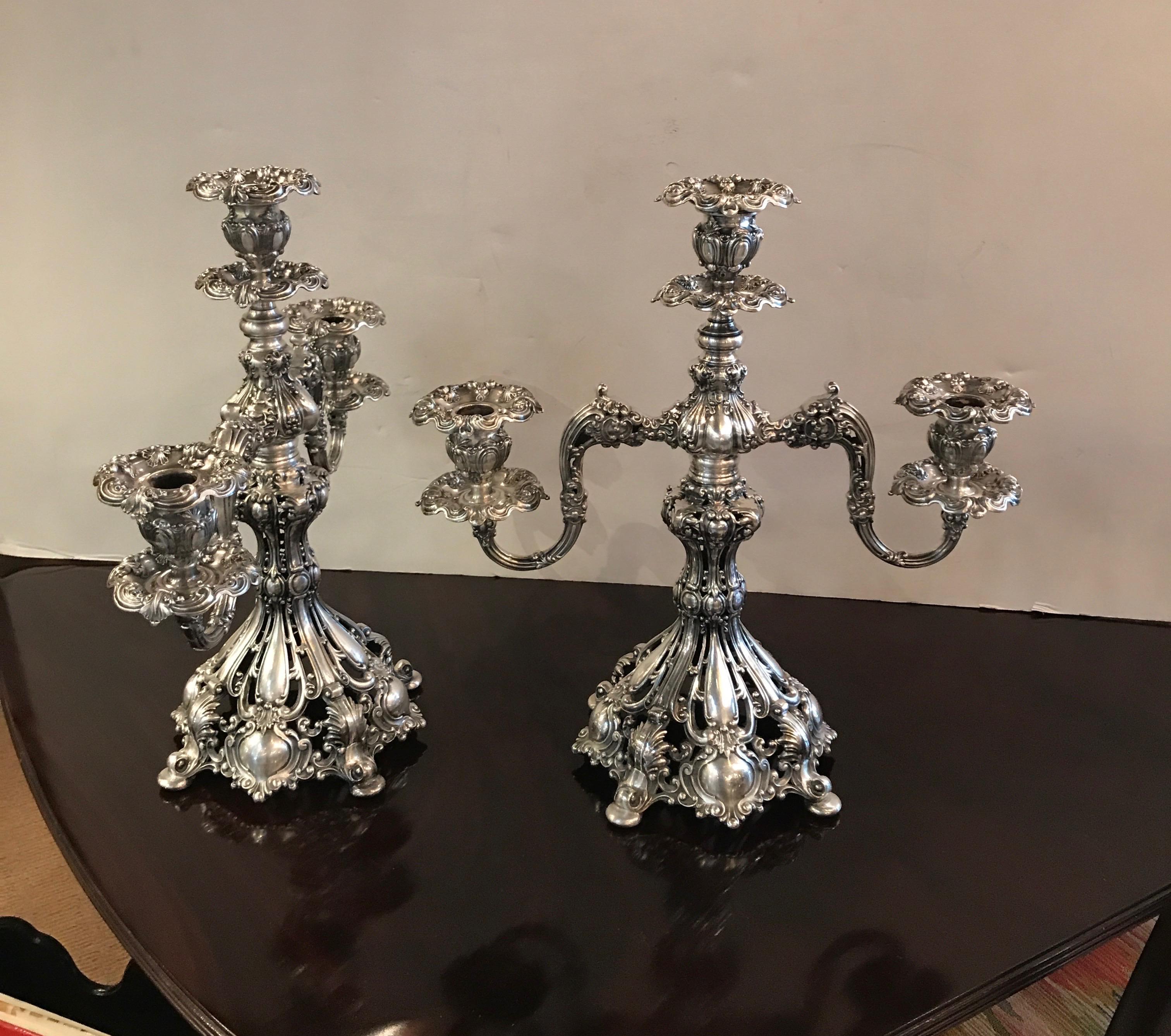 20ième siècle Paire de candélabres baroques en métal argenté « Renaissance » en vente