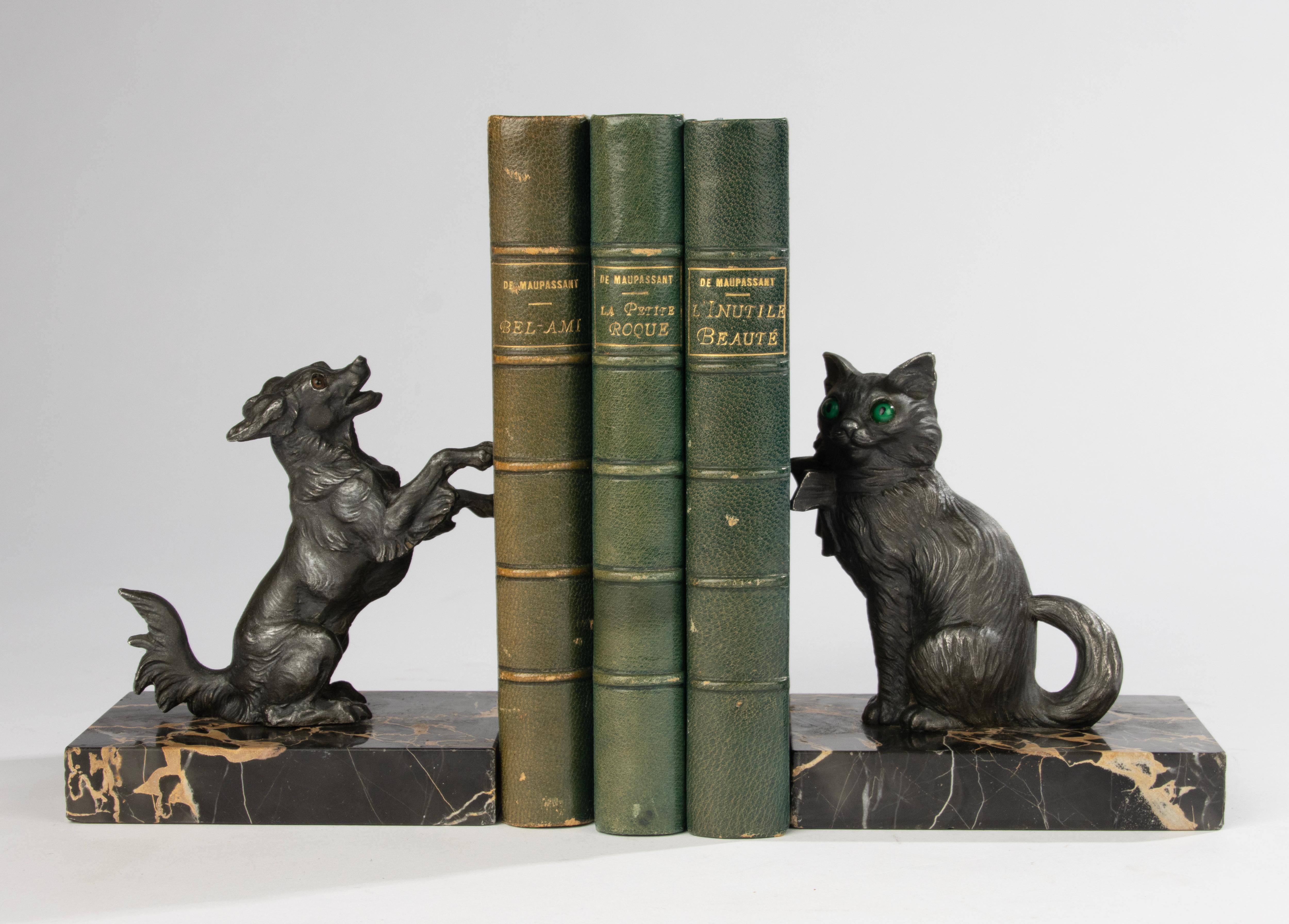 Paire de serre-livres du début du 20e siècle - Figurines de chien et de chat - Art déco en vente 3