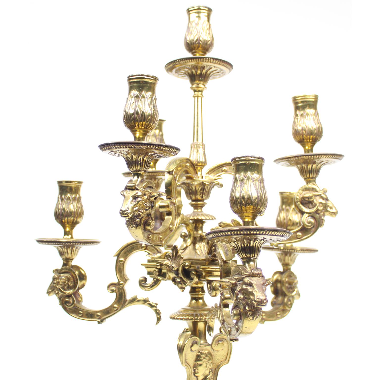XX secolo Una coppia di oggetti francesi in stile Luigi XV in bronzo dorato  Candelabro, dopo André-Charles Boulle in vendita